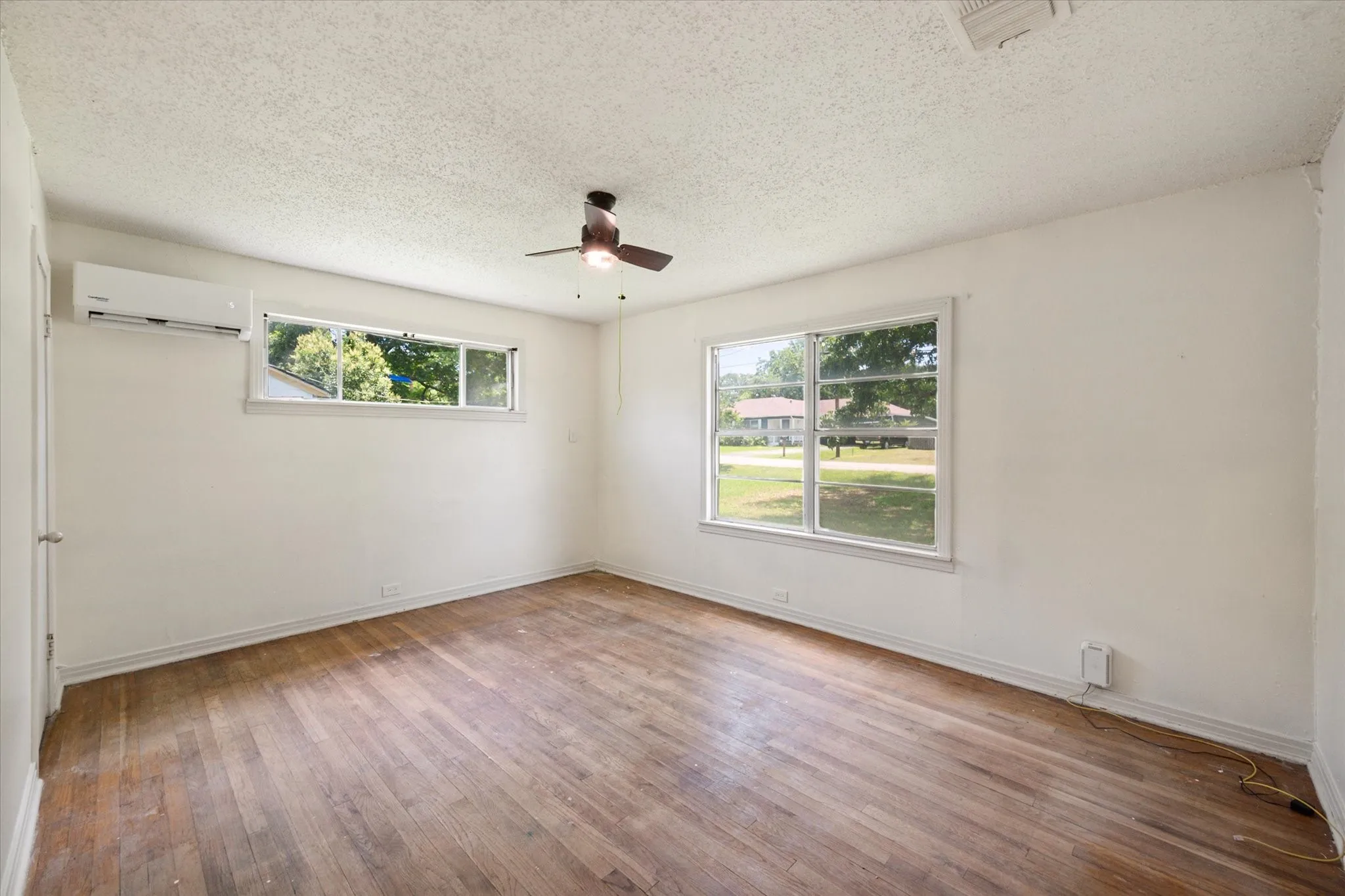 Single Family Residence For Sale in Freestone County , 342 Bond Street, Fairfield, Texas 75840, 3 Bedroom, 2 Bathroom, 1 Garage spaces, 1,520 Sqft, built in 1968, mls#21289222, Real Estate Agent in Fairfield, Homes For Sale in Freestone county, Homes For Sale in Fairfield, Realtor in Fairfield Texas, Real Estate Brokerage Independent Realty Texas, Luminita Cordes Realtor
