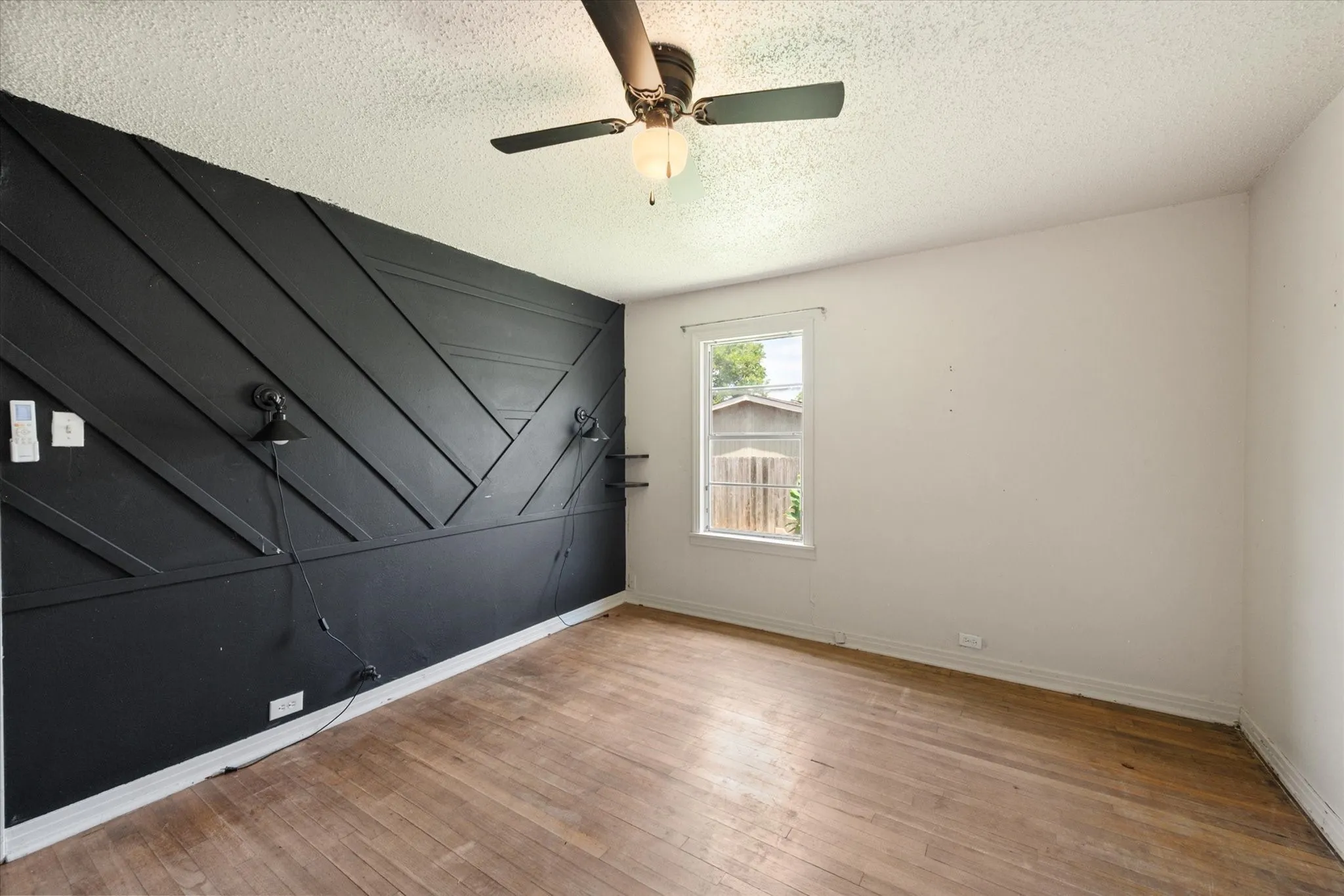 Single Family Residence For Sale in Freestone County , 342 Bond Street, Fairfield, Texas 75840, 3 Bedroom, 2 Bathroom, 1 Garage spaces, 1,520 Sqft, built in 1968, mls#21289222, Real Estate Agent in Fairfield, Homes For Sale in Freestone county, Homes For Sale in Fairfield, Realtor in Fairfield Texas, Real Estate Brokerage Independent Realty Texas, Luminita Cordes Realtor