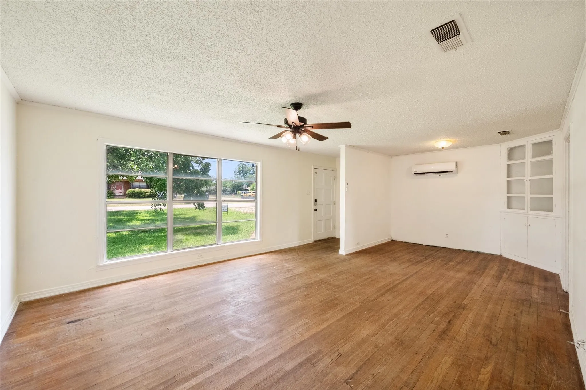 Single Family Residence For Sale in Freestone County , 342 Bond Street, Fairfield, Texas 75840, 3 Bedroom, 2 Bathroom, 1 Garage spaces, 1,520 Sqft, built in 1968, mls#21289222, Real Estate Agent in Fairfield, Homes For Sale in Freestone county, Homes For Sale in Fairfield, Realtor in Fairfield Texas, Real Estate Brokerage Independent Realty Texas, Luminita Cordes Realtor