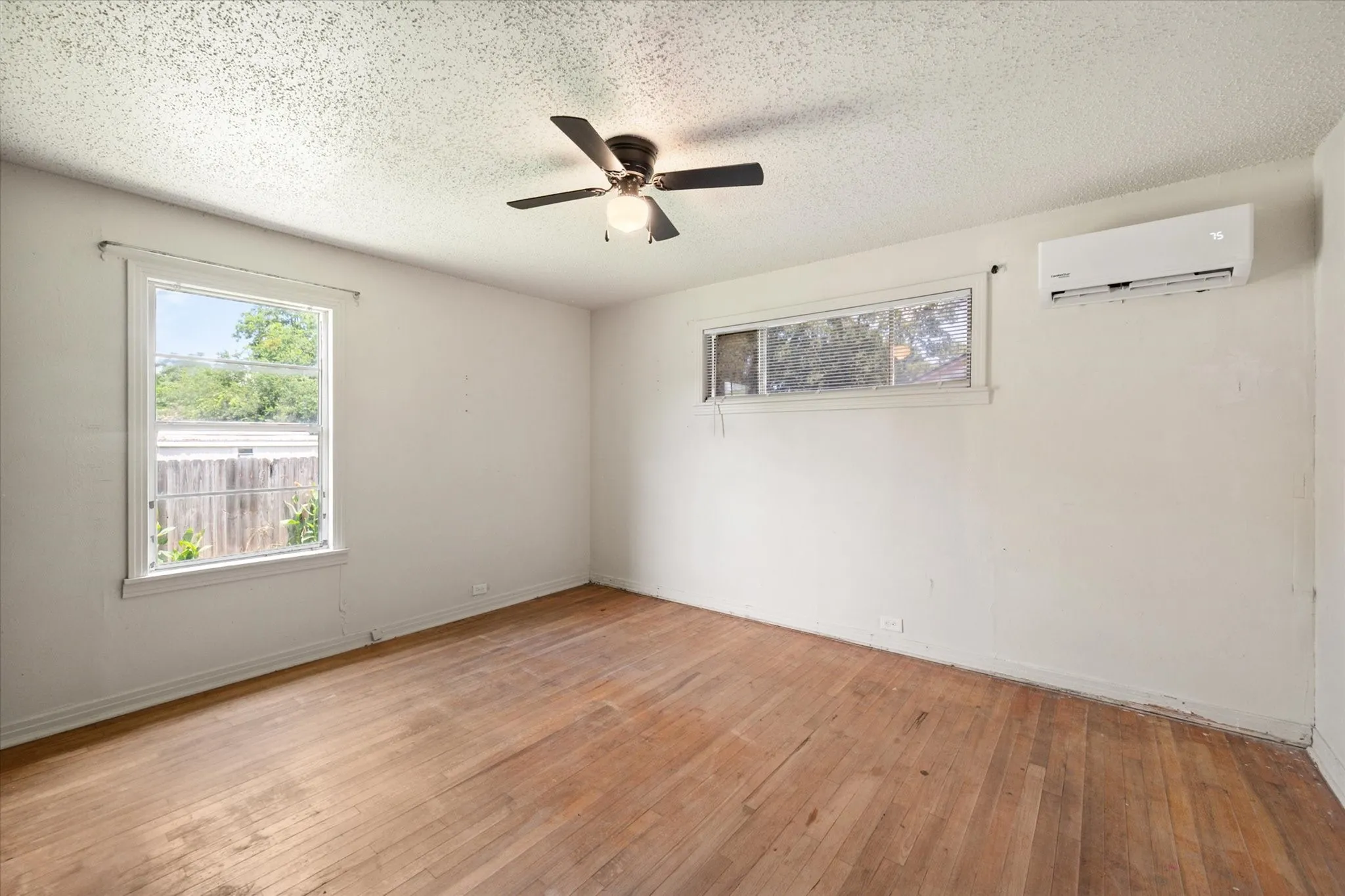Single Family Residence For Sale in Freestone County , 342 Bond Street, Fairfield, Texas 75840, 3 Bedroom, 2 Bathroom, 1 Garage spaces, 1,520 Sqft, built in 1968, mls#21289222, Real Estate Agent in Fairfield, Homes For Sale in Freestone county, Homes For Sale in Fairfield, Realtor in Fairfield Texas, Real Estate Brokerage Independent Realty Texas, Luminita Cordes Realtor