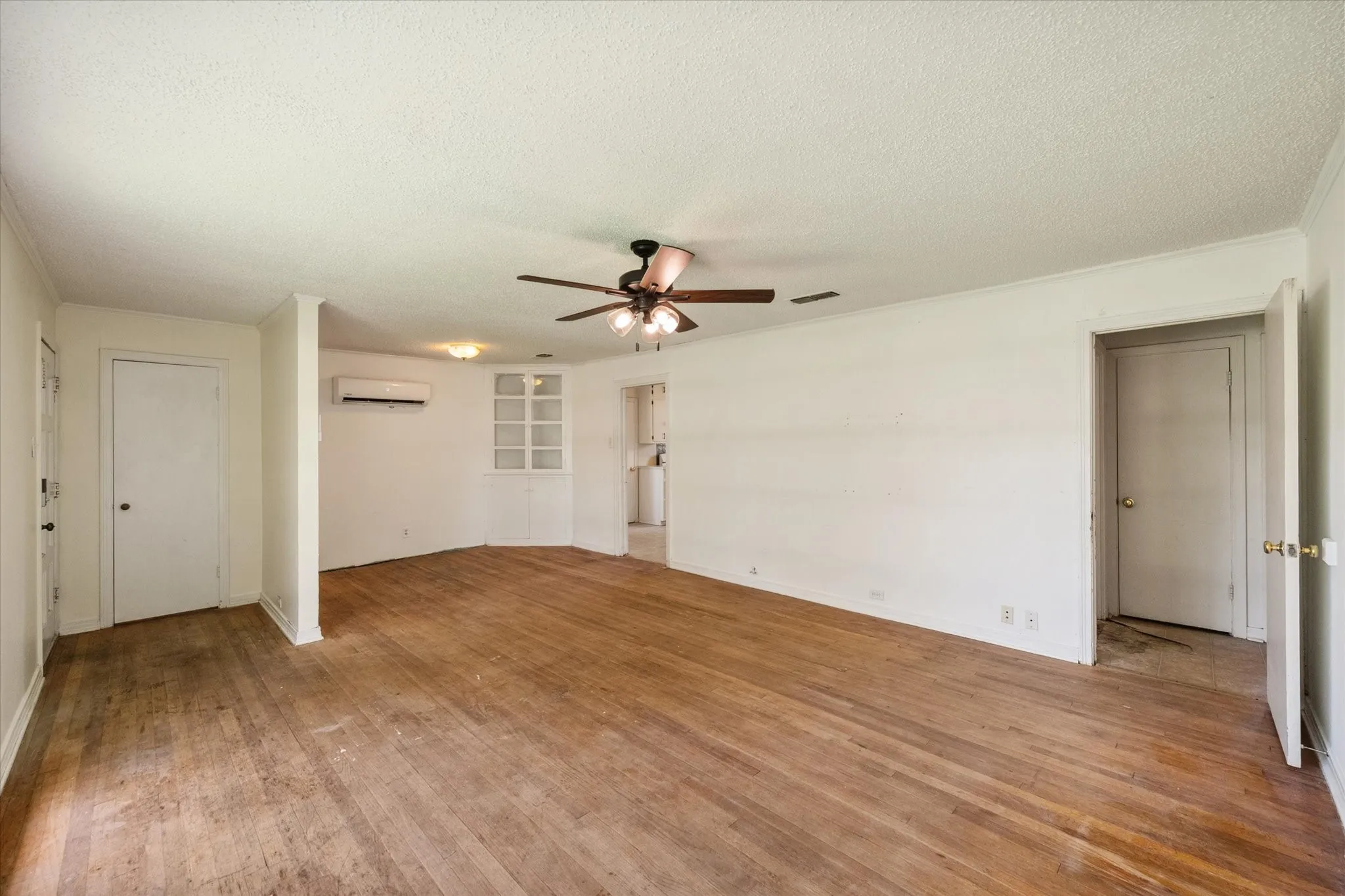 Single Family Residence For Sale in Freestone County , 342 Bond Street, Fairfield, Texas 75840, 3 Bedroom, 2 Bathroom, 1 Garage spaces, 1,520 Sqft, built in 1968, mls#21289222, Real Estate Agent in Fairfield, Homes For Sale in Freestone county, Homes For Sale in Fairfield, Realtor in Fairfield Texas, Real Estate Brokerage Independent Realty Texas, Luminita Cordes Realtor
