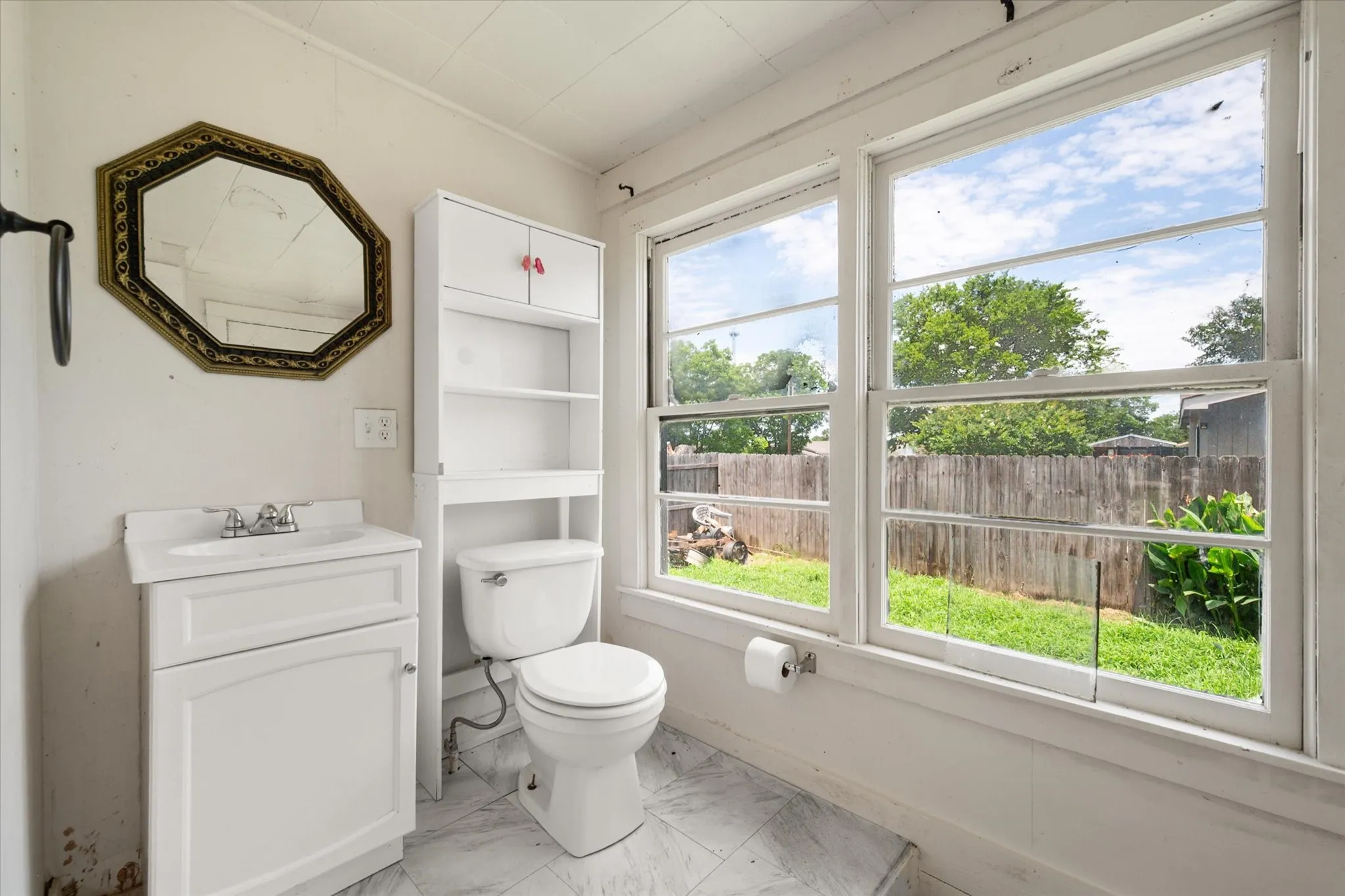 Single Family Residence For Sale in Freestone County , 342 Bond Street, Fairfield, Texas 75840, 3 Bedroom, 2 Bathroom, 1 Garage spaces, 1,520 Sqft, built in 1968, mls#21289222, Real Estate Agent in Fairfield, Homes For Sale in Freestone county, Homes For Sale in Fairfield, Realtor in Fairfield Texas, Real Estate Brokerage Independent Realty Texas, Luminita Cordes Realtor
