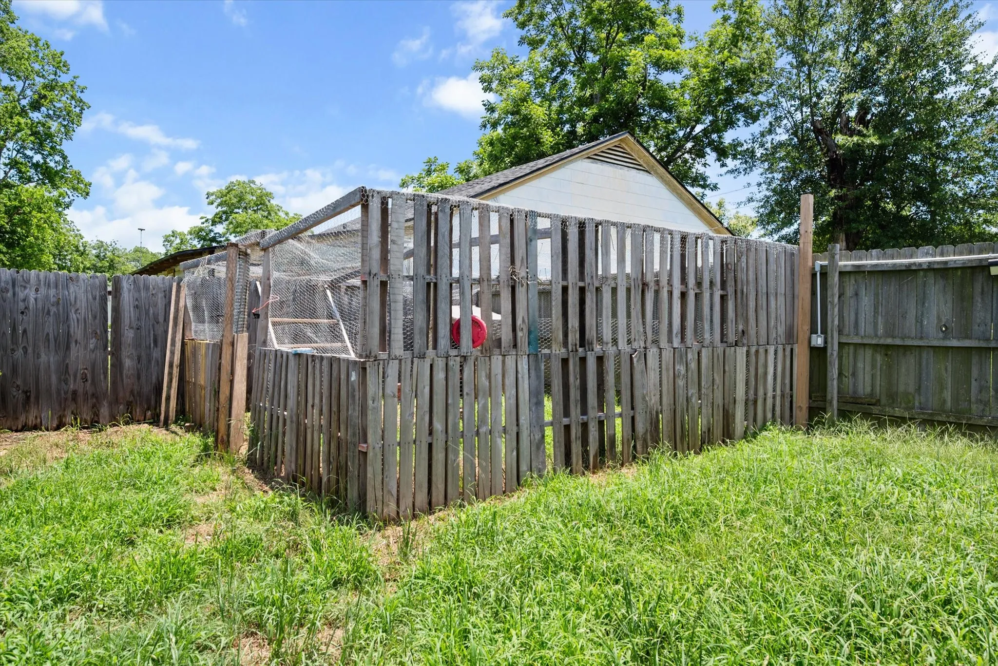 Single Family Residence For Sale in Freestone County , 342 Bond Street, Fairfield, Texas 75840, 3 Bedroom, 2 Bathroom, 1 Garage spaces, 1,520 Sqft, built in 1968, mls#21289222, Real Estate Agent in Fairfield, Homes For Sale in Freestone county, Homes For Sale in Fairfield, Realtor in Fairfield Texas, Real Estate Brokerage Independent Realty Texas, Luminita Cordes Realtor