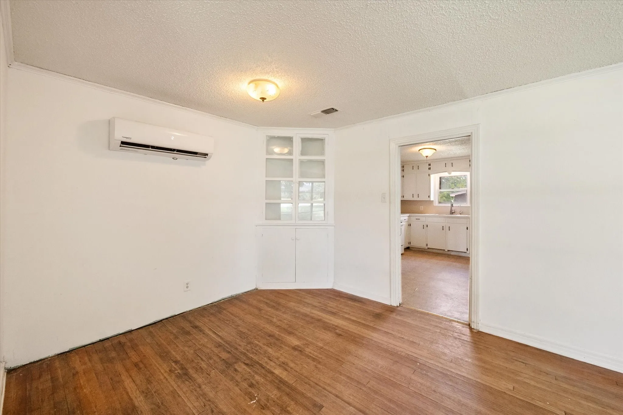 Single Family Residence For Sale in Freestone County , 342 Bond Street, Fairfield, Texas 75840, 3 Bedroom, 2 Bathroom, 1 Garage spaces, 1,520 Sqft, built in 1968, mls#21289222, Real Estate Agent in Fairfield, Homes For Sale in Freestone county, Homes For Sale in Fairfield, Realtor in Fairfield Texas, Real Estate Brokerage Independent Realty Texas, Luminita Cordes Realtor