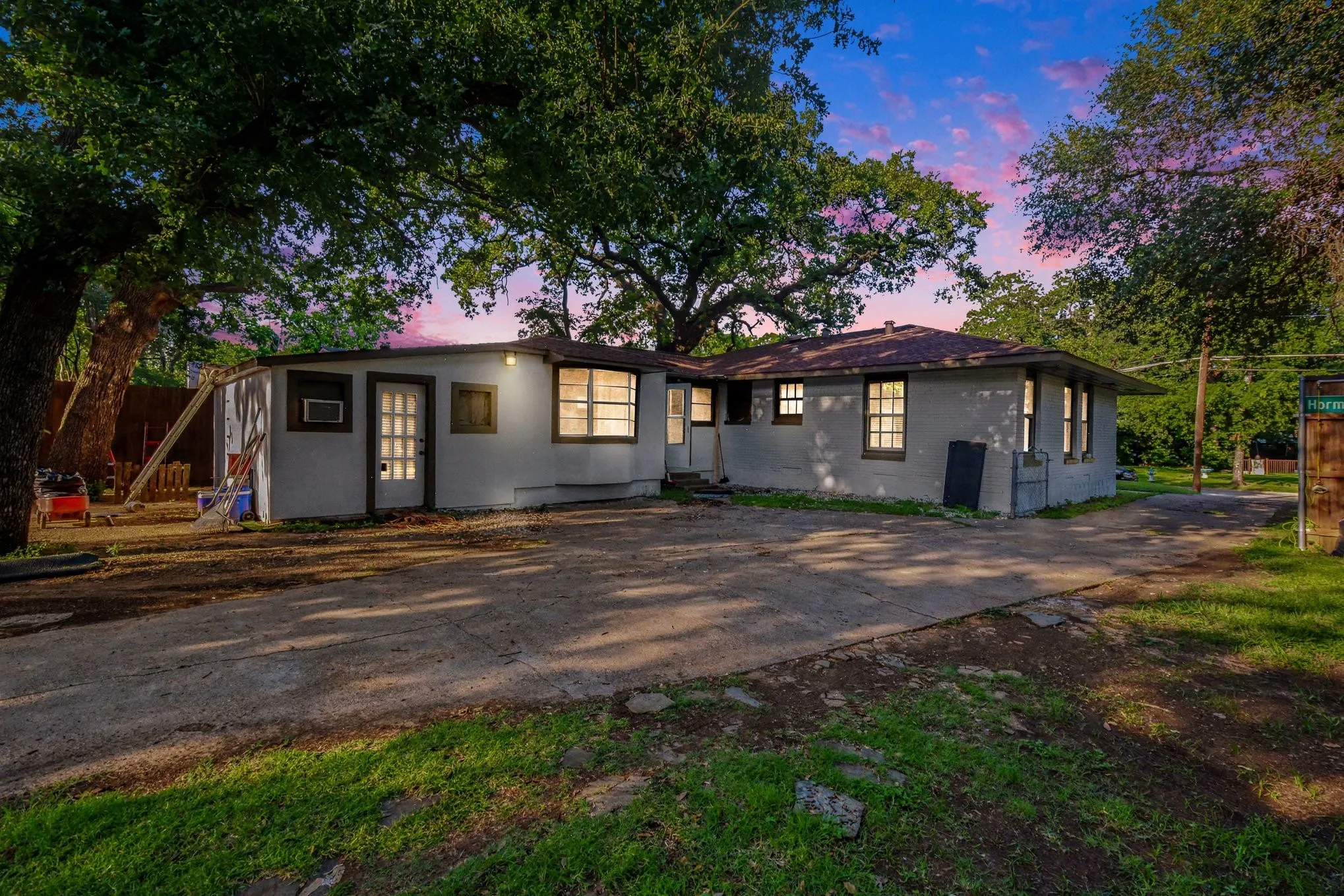 Single Family Residence For Sale in Dallas County , 1003 Ash Street, Irving, Texas 75060, 4 Bedroom, 3 Bathroom, Garage spaces, 1,584 Sqft, built in 1950, mls#21289658, Real Estate Agent in Irving, Homes For Sale in Dallas county, Homes For Sale in Irving, Realtor in Irving Texas, Real Estate Brokerage Independent Realty Texas, Luminita Cordes Realtor