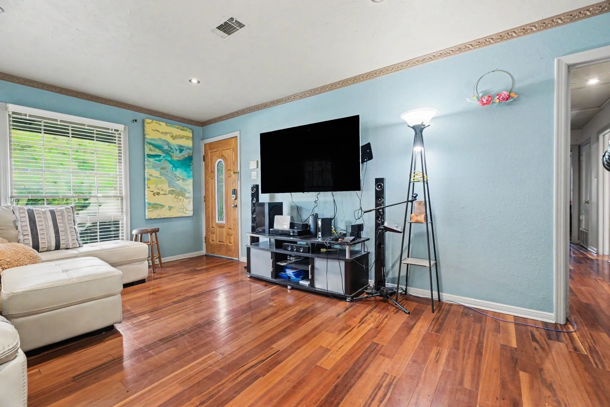 Single Family Residence For Sale in Dallas County , 1003 Ash Street, Irving, Texas 75060, 4 Bedroom, 3 Bathroom, Garage spaces, 1,584 Sqft, built in 1950, mls#21289658, Real Estate Agent in Irving, Homes For Sale in Dallas county, Homes For Sale in Irving, Realtor in Irving Texas, Real Estate Brokerage Independent Realty Texas, Luminita Cordes Realtor