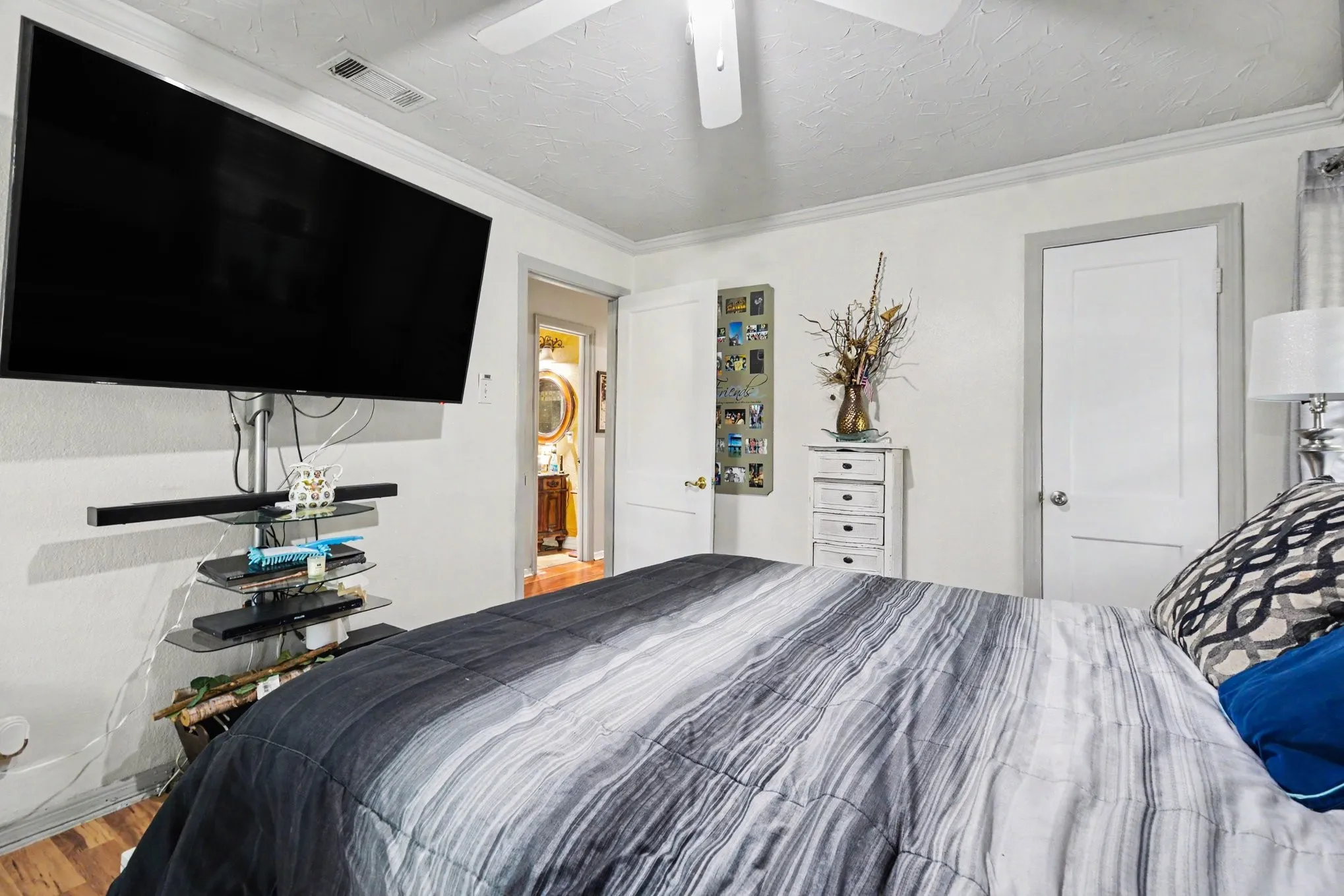 Single Family Residence For Sale in Dallas County , 1003 Ash Street, Irving, Texas 75060, 4 Bedroom, 3 Bathroom, Garage spaces, 1,584 Sqft, built in 1950, mls#21289658, Real Estate Agent in Irving, Homes For Sale in Dallas county, Homes For Sale in Irving, Realtor in Irving Texas, Real Estate Brokerage Independent Realty Texas, Luminita Cordes Realtor