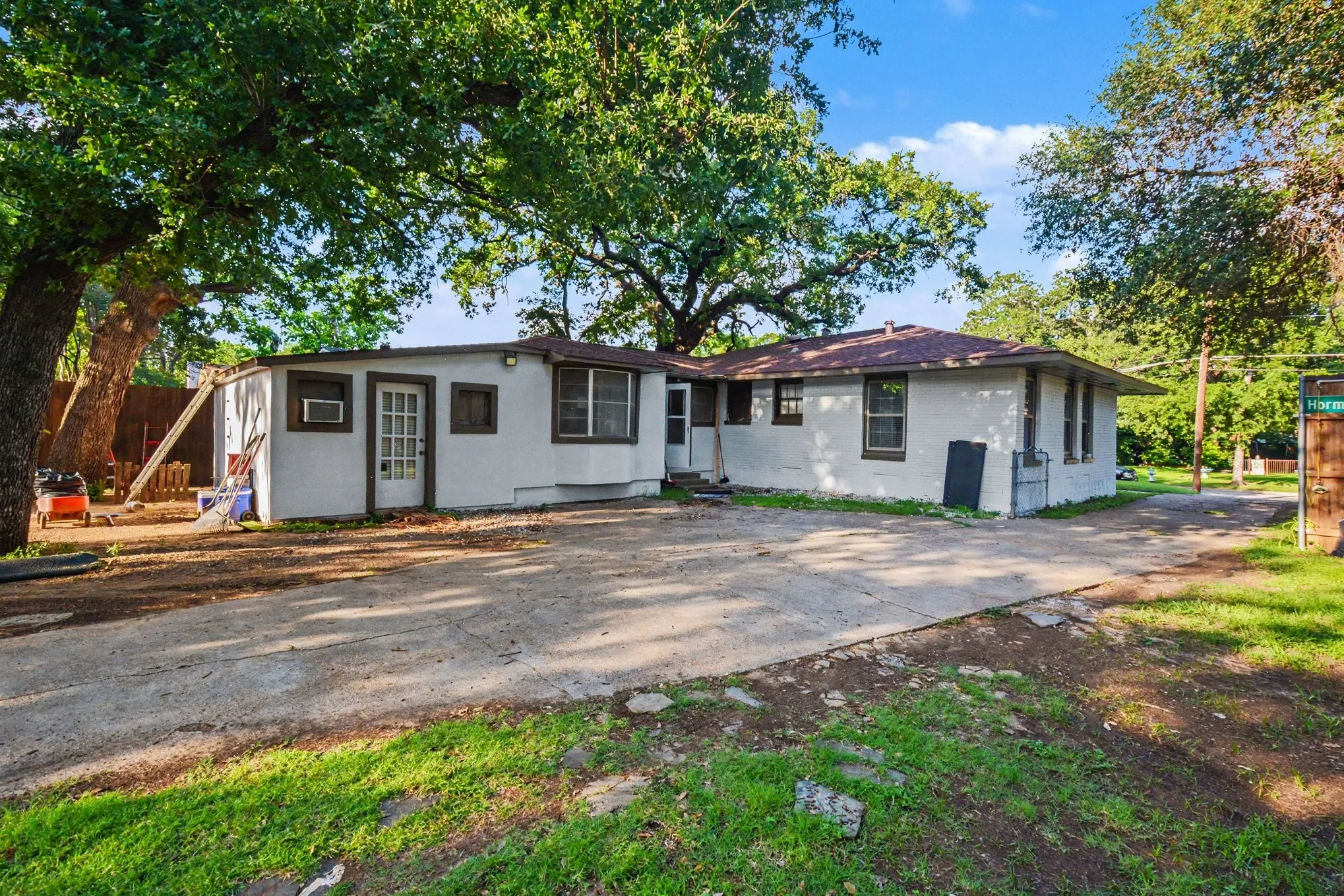 Single Family Residence For Sale in Dallas County , 1003 Ash Street, Irving, Texas 75060, 4 Bedroom, 3 Bathroom, Garage spaces, 1,584 Sqft, built in 1950, mls#21289658, Real Estate Agent in Irving, Homes For Sale in Dallas county, Homes For Sale in Irving, Realtor in Irving Texas, Real Estate Brokerage Independent Realty Texas, Luminita Cordes Realtor