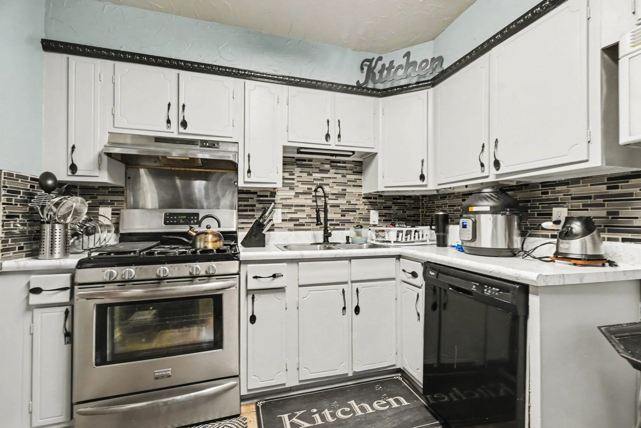 Single Family Residence For Sale in Dallas County , 1003 Ash Street, Irving, Texas 75060, 4 Bedroom, 3 Bathroom, Garage spaces, 1,584 Sqft, built in 1950, mls#21289658, Real Estate Agent in Irving, Homes For Sale in Dallas county, Homes For Sale in Irving, Realtor in Irving Texas, Real Estate Brokerage Independent Realty Texas, Luminita Cordes Realtor