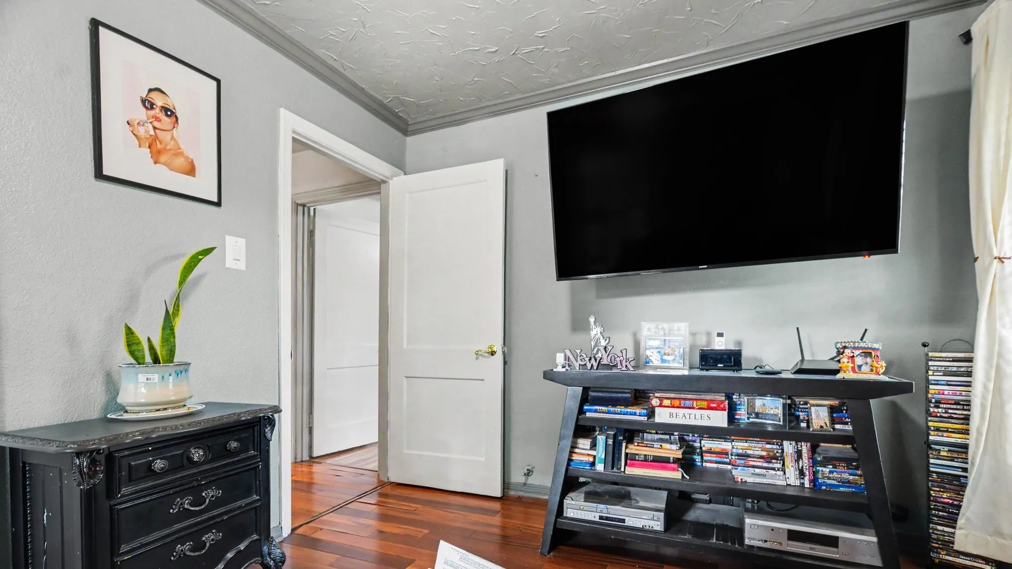 Single Family Residence For Sale in Dallas County , 1003 Ash Street, Irving, Texas 75060, 4 Bedroom, 3 Bathroom, Garage spaces, 1,584 Sqft, built in 1950, mls#21289658, Real Estate Agent in Irving, Homes For Sale in Dallas county, Homes For Sale in Irving, Realtor in Irving Texas, Real Estate Brokerage Independent Realty Texas, Luminita Cordes Realtor