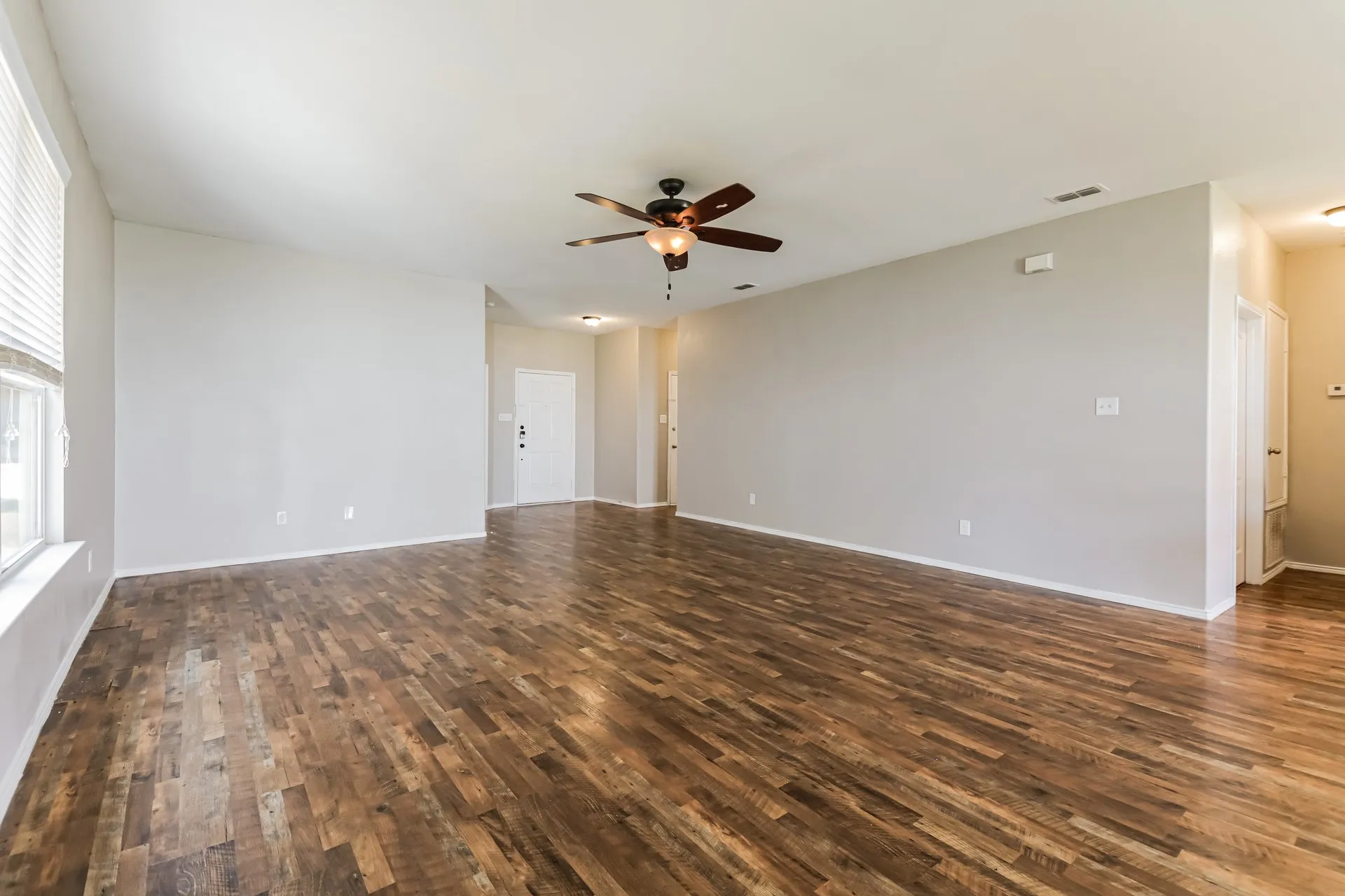 Single Family Residence For Sale in Denton County , 9109 Cranston Court, Providence Village, Texas 76227, 3 Bedroom, 2 Bathroom, 2 Garage spaces, 1,660 Sqft, built in 2013, mls#21284042, Real Estate Agent in Providence Village, Homes For Sale in Denton county, Homes For Sale in Providence Village, Realtor in Providence Village Texas, Real Estate Brokerage Independent Realty Texas, Luminita Cordes Realtor
