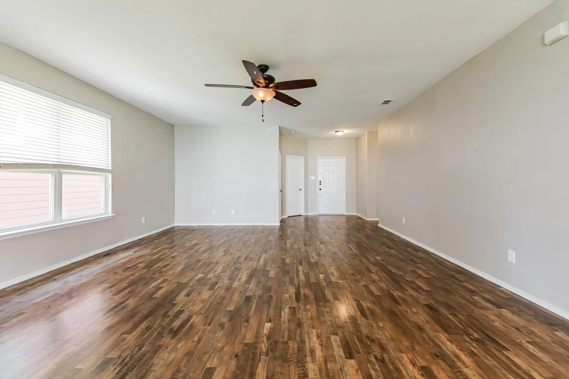 Single Family Residence For Sale in Denton County , 9109 Cranston Court, Providence Village, Texas 76227, 3 Bedroom, 2 Bathroom, 2 Garage spaces, 1,660 Sqft, built in 2013, mls#21284042, Real Estate Agent in Providence Village, Homes For Sale in Denton county, Homes For Sale in Providence Village, Realtor in Providence Village Texas, Real Estate Brokerage Independent Realty Texas, Luminita Cordes Realtor