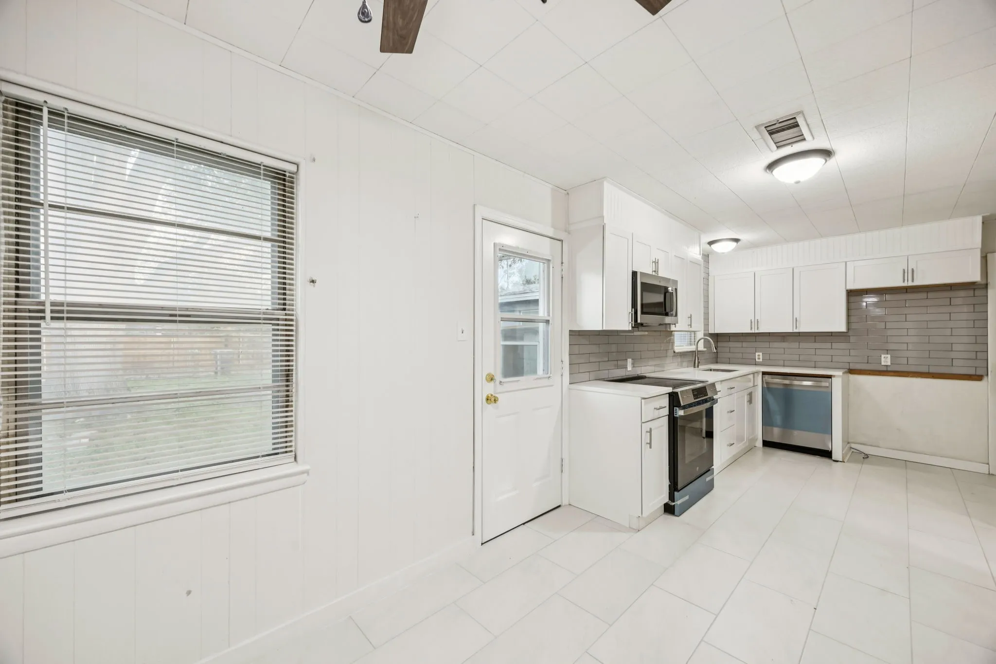 Freshly remodeled kitchen with never used before appliances