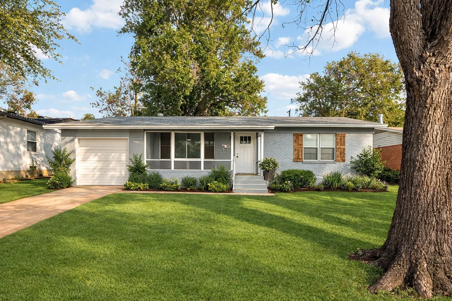Single Family Residence For Rent in Dallas County , 10042 Brockbank Drive, Dallas, Texas 75229, 3 Bedrooms, 2 Bathrooms, 1 Garage spaces, 1,344 Sqft, built in 1955, Price $2,400, mls#21288473, Real Estate Agent in Dallas, Homes For Rent in Dallas county, Homes For Rent in Dallas, Realtor in Dallas Texas, Real Estate Brokerage Independent Realty Texas, Luminita Cordes Realtor