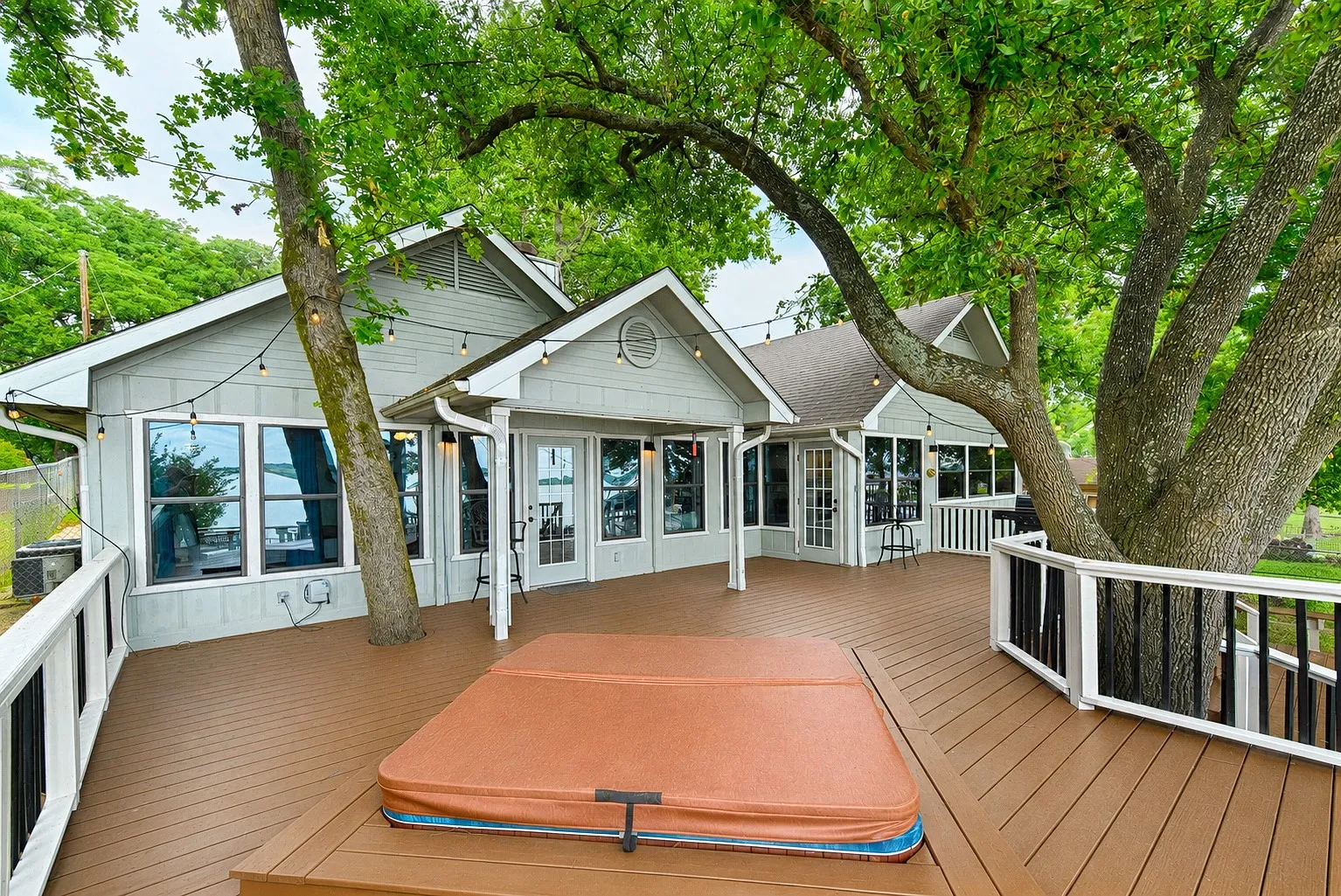 Single Family Residence For Sale in Henderson County , 156 Ocean Drive, Gun Barrel City, Texas 75156, 5 Bedroom, 4 Bathroom, 2 Garage spaces, 2,631 Sqft, built in 1984, Price $779,900, mls#21286963, Real Estate Agent in Gun Barrel City, Homes For Sale in Henderson county, Homes For Sale in Gun Barrel City, Realtor in Gun Barrel City Texas, Real Estate Brokerage Independent Realty Texas, Luminita Cordes Realtor