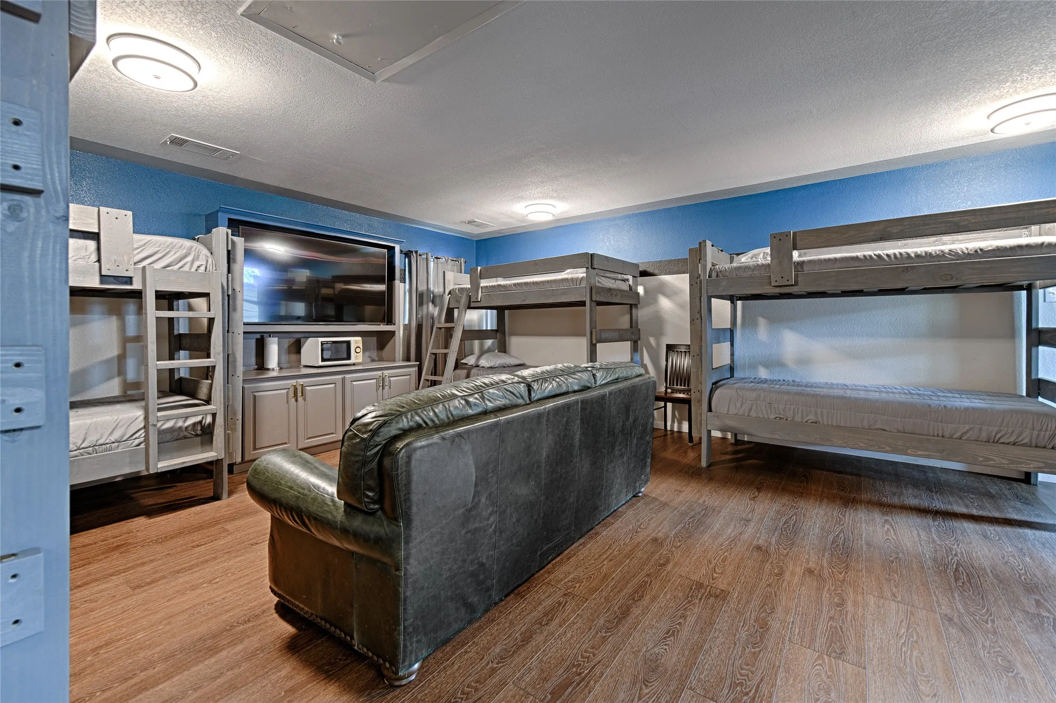 Bunkhouse - 8 beds
