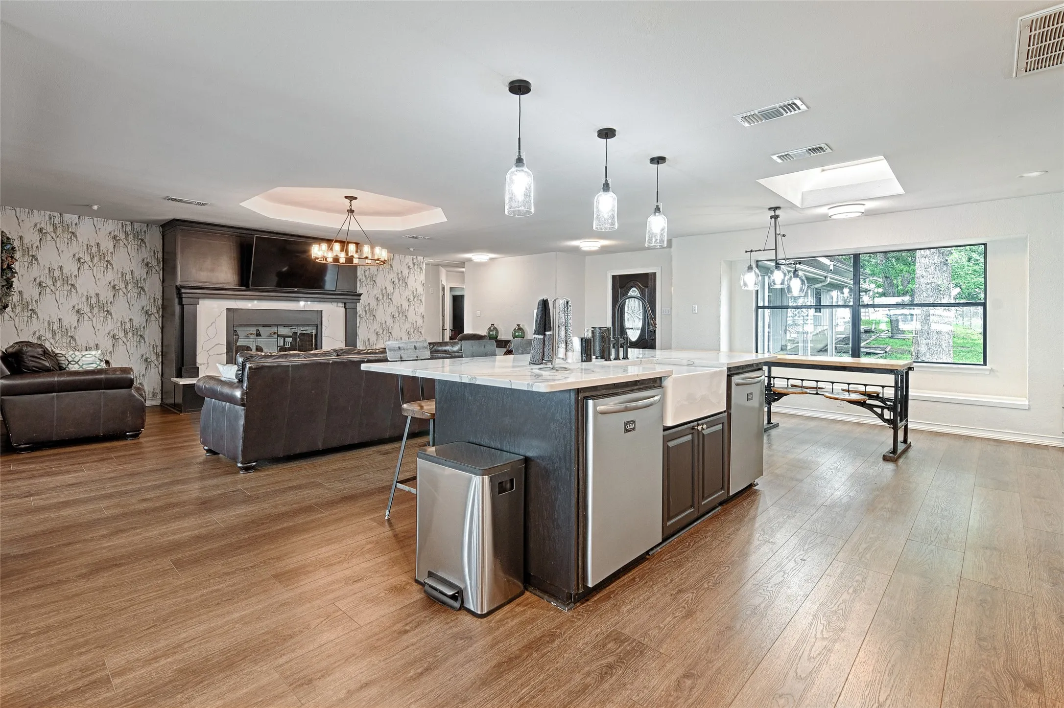 Single Family Residence For Sale in Henderson County , 156 Ocean Drive, Gun Barrel City, Texas 75156, 5 Bedroom, 4 Bathroom, 2 Garage spaces, 2,631 Sqft, built in 1984, Price $779,900, mls#21286963, Real Estate Agent in Gun Barrel City, Homes For Sale in Henderson county, Homes For Sale in Gun Barrel City, Realtor in Gun Barrel City Texas, Real Estate Brokerage Independent Realty Texas, Luminita Cordes Realtor