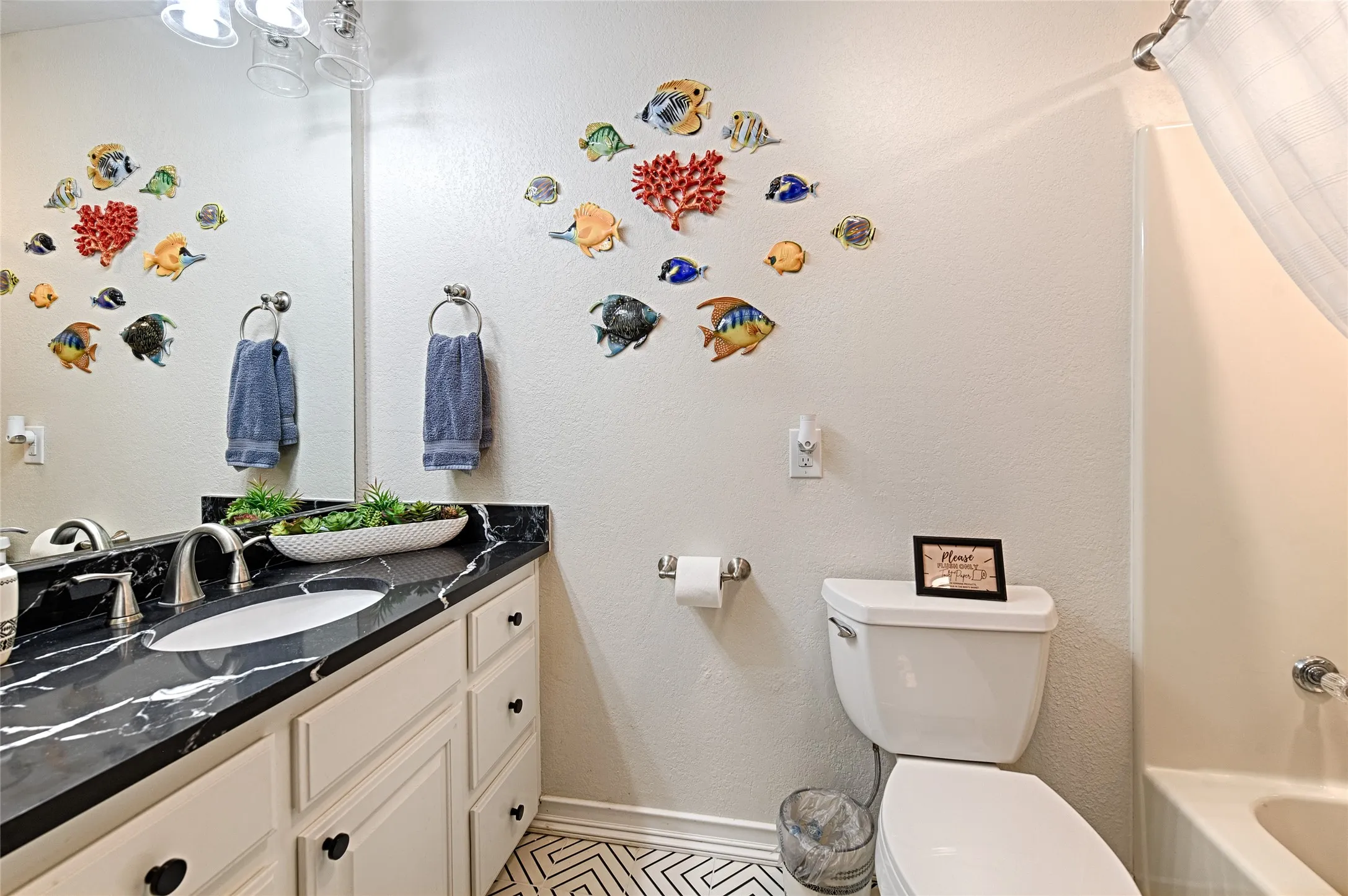 Single Family Residence For Sale in Henderson County , 156 Ocean Drive, Gun Barrel City, Texas 75156, 5 Bedroom, 4 Bathroom, 2 Garage spaces, 2,631 Sqft, built in 1984, Price $779,900, mls#21286963, Real Estate Agent in Gun Barrel City, Homes For Sale in Henderson county, Homes For Sale in Gun Barrel City, Realtor in Gun Barrel City Texas, Real Estate Brokerage Independent Realty Texas, Luminita Cordes Realtor