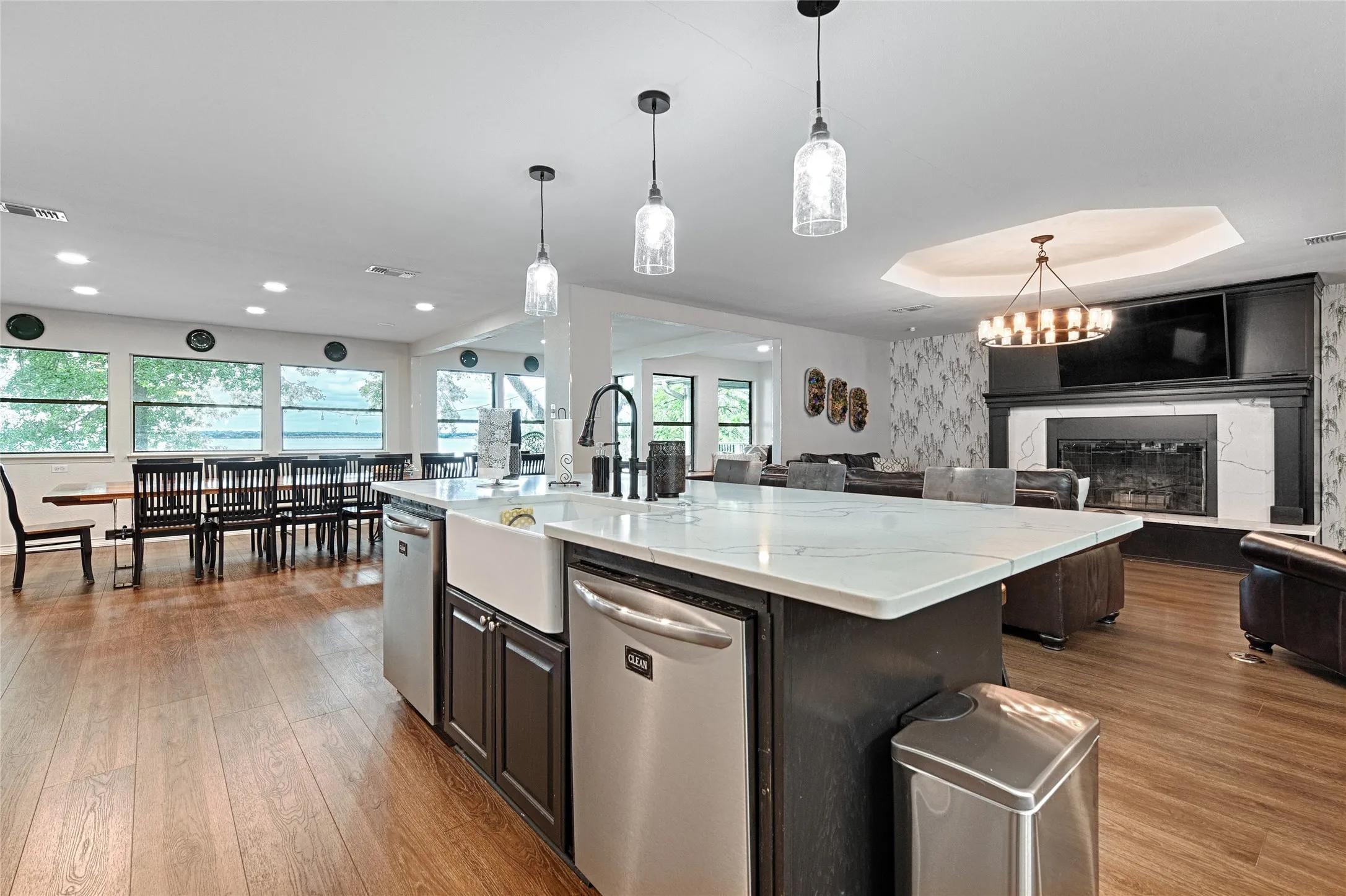 Single Family Residence For Sale in Henderson County , 156 Ocean Drive, Gun Barrel City, Texas 75156, 5 Bedroom, 4 Bathroom, 2 Garage spaces, 2,631 Sqft, built in 1984, Price $779,900, mls#21286963, Real Estate Agent in Gun Barrel City, Homes For Sale in Henderson county, Homes For Sale in Gun Barrel City, Realtor in Gun Barrel City Texas, Real Estate Brokerage Independent Realty Texas, Luminita Cordes Realtor