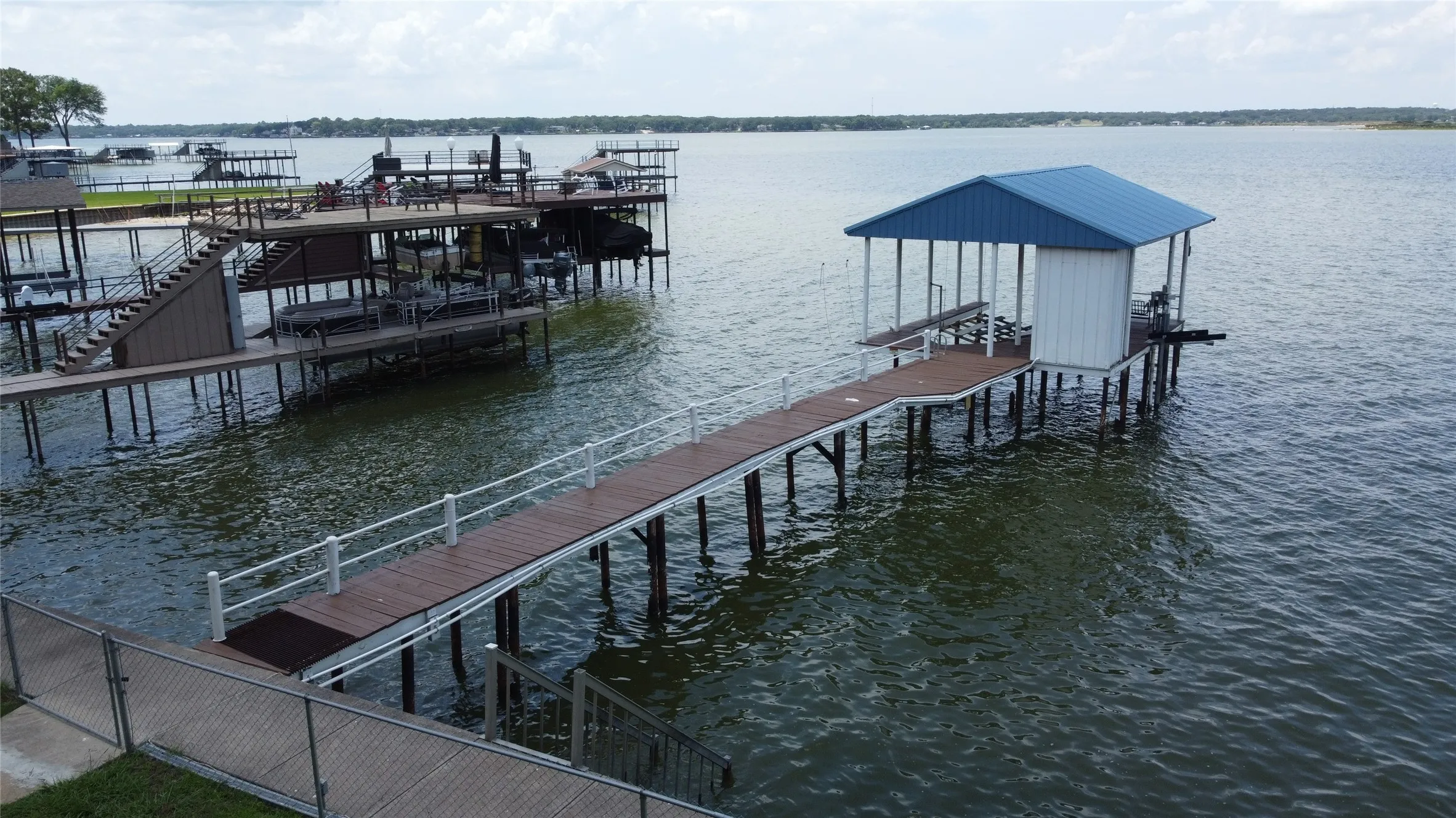 Single Family Residence For Sale in Henderson County , 156 Ocean Drive, Gun Barrel City, Texas 75156, 5 Bedroom, 4 Bathroom, 2 Garage spaces, 2,631 Sqft, built in 1984, Price $779,900, mls#21286963, Real Estate Agent in Gun Barrel City, Homes For Sale in Henderson county, Homes For Sale in Gun Barrel City, Realtor in Gun Barrel City Texas, Real Estate Brokerage Independent Realty Texas, Luminita Cordes Realtor