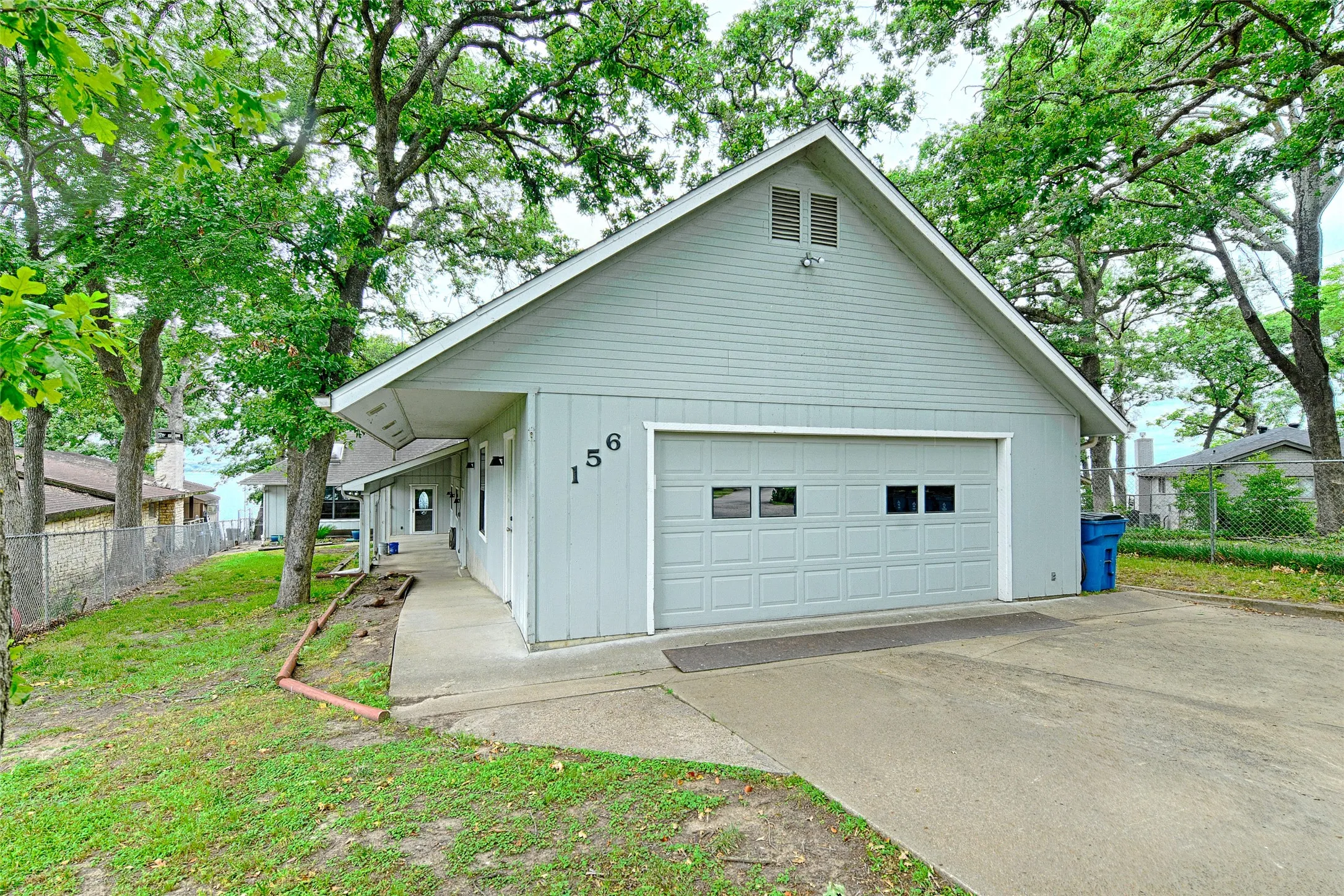Single Family Residence For Sale in Henderson County , 156 Ocean Drive, Gun Barrel City, Texas 75156, 5 Bedroom, 4 Bathroom, 2 Garage spaces, 2,631 Sqft, built in 1984, Price $779,900, mls#21286963, Real Estate Agent in Gun Barrel City, Homes For Sale in Henderson county, Homes For Sale in Gun Barrel City, Realtor in Gun Barrel City Texas, Real Estate Brokerage Independent Realty Texas, Luminita Cordes Realtor