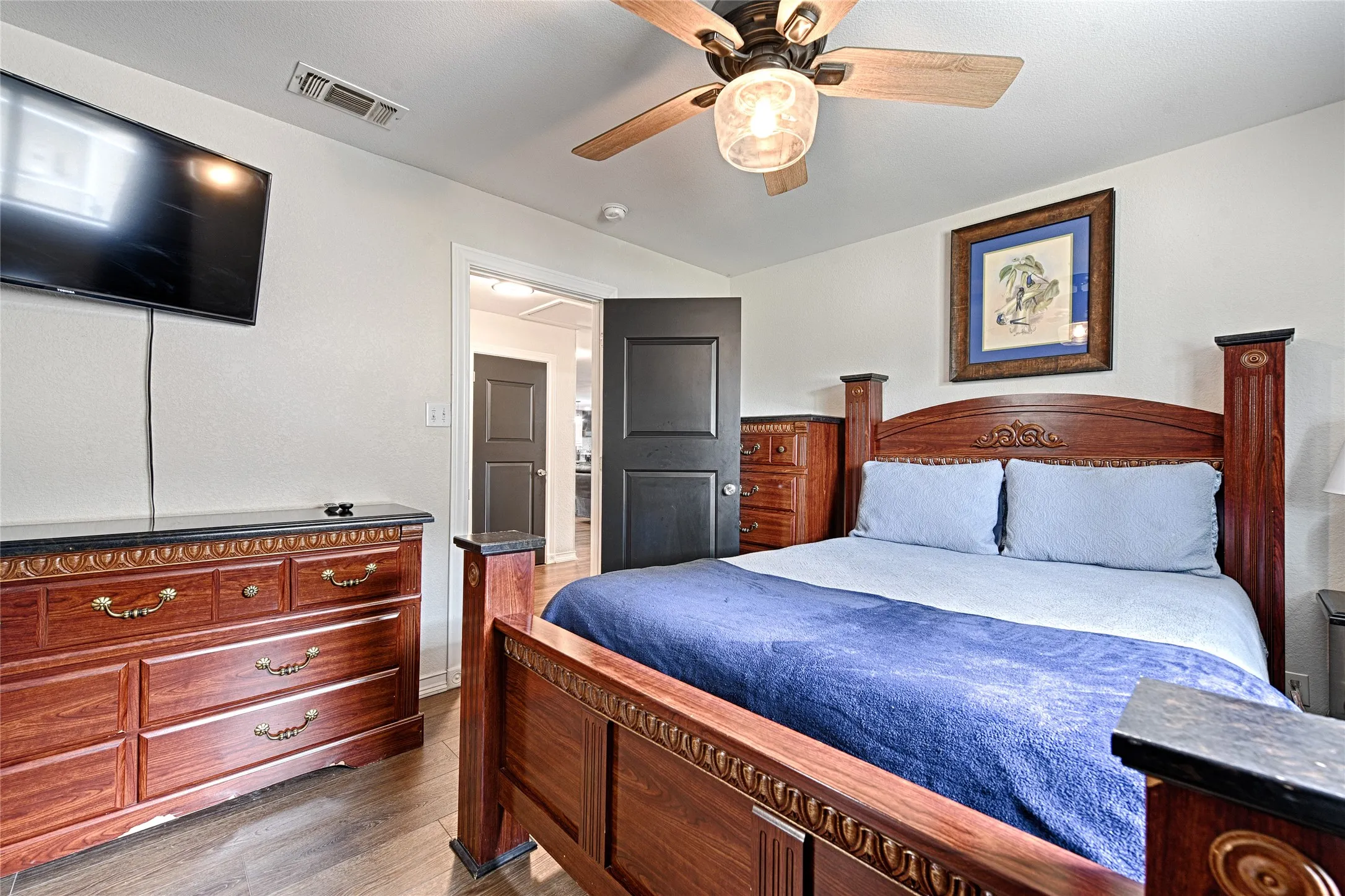 Single Family Residence For Sale in Henderson County , 156 Ocean Drive, Gun Barrel City, Texas 75156, 5 Bedroom, 4 Bathroom, 2 Garage spaces, 2,631 Sqft, built in 1984, Price $779,900, mls#21286963, Real Estate Agent in Gun Barrel City, Homes For Sale in Henderson county, Homes For Sale in Gun Barrel City, Realtor in Gun Barrel City Texas, Real Estate Brokerage Independent Realty Texas, Luminita Cordes Realtor