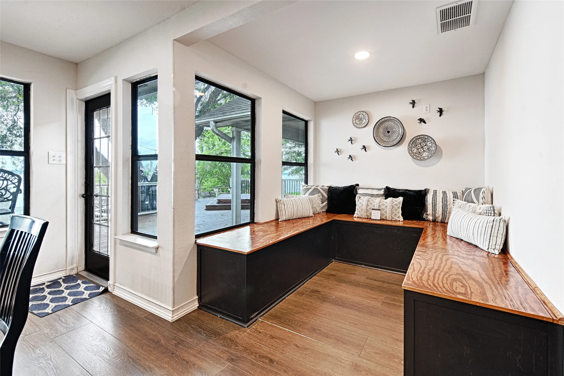 Single Family Residence For Sale in Henderson County , 156 Ocean Drive, Gun Barrel City, Texas 75156, 5 Bedroom, 4 Bathroom, 2 Garage spaces, 2,631 Sqft, built in 1984, Price $779,900, mls#21286963, Real Estate Agent in Gun Barrel City, Homes For Sale in Henderson county, Homes For Sale in Gun Barrel City, Realtor in Gun Barrel City Texas, Real Estate Brokerage Independent Realty Texas, Luminita Cordes Realtor