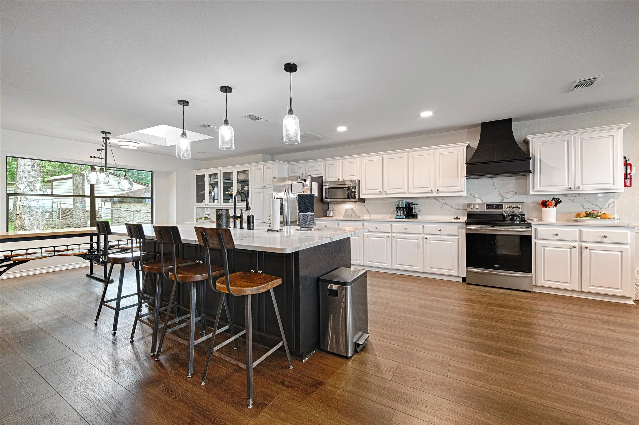 Single Family Residence For Sale in Henderson County , 156 Ocean Drive, Gun Barrel City, Texas 75156, 5 Bedroom, 4 Bathroom, 2 Garage spaces, 2,631 Sqft, built in 1984, Price $779,900, mls#21286963, Real Estate Agent in Gun Barrel City, Homes For Sale in Henderson county, Homes For Sale in Gun Barrel City, Realtor in Gun Barrel City Texas, Real Estate Brokerage Independent Realty Texas, Luminita Cordes Realtor