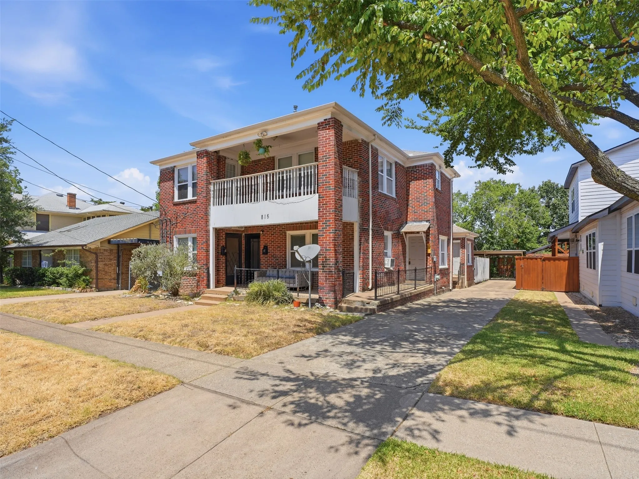 Apartment For Rent in Dallas County , 813 W 8th Street 3, Dallas, Texas 75208, 1 Bedroom, 1 Bathroom, Garage spaces, 800 Sqft, built in 1925, mls#21289716, Real Estate Agent in Dallas, Homes For Rent in Dallas county, Homes For Rent in Dallas, Realtor in Dallas Texas, Real Estate Brokerage Independent Realty Texas, Luminita Cordes Realtor