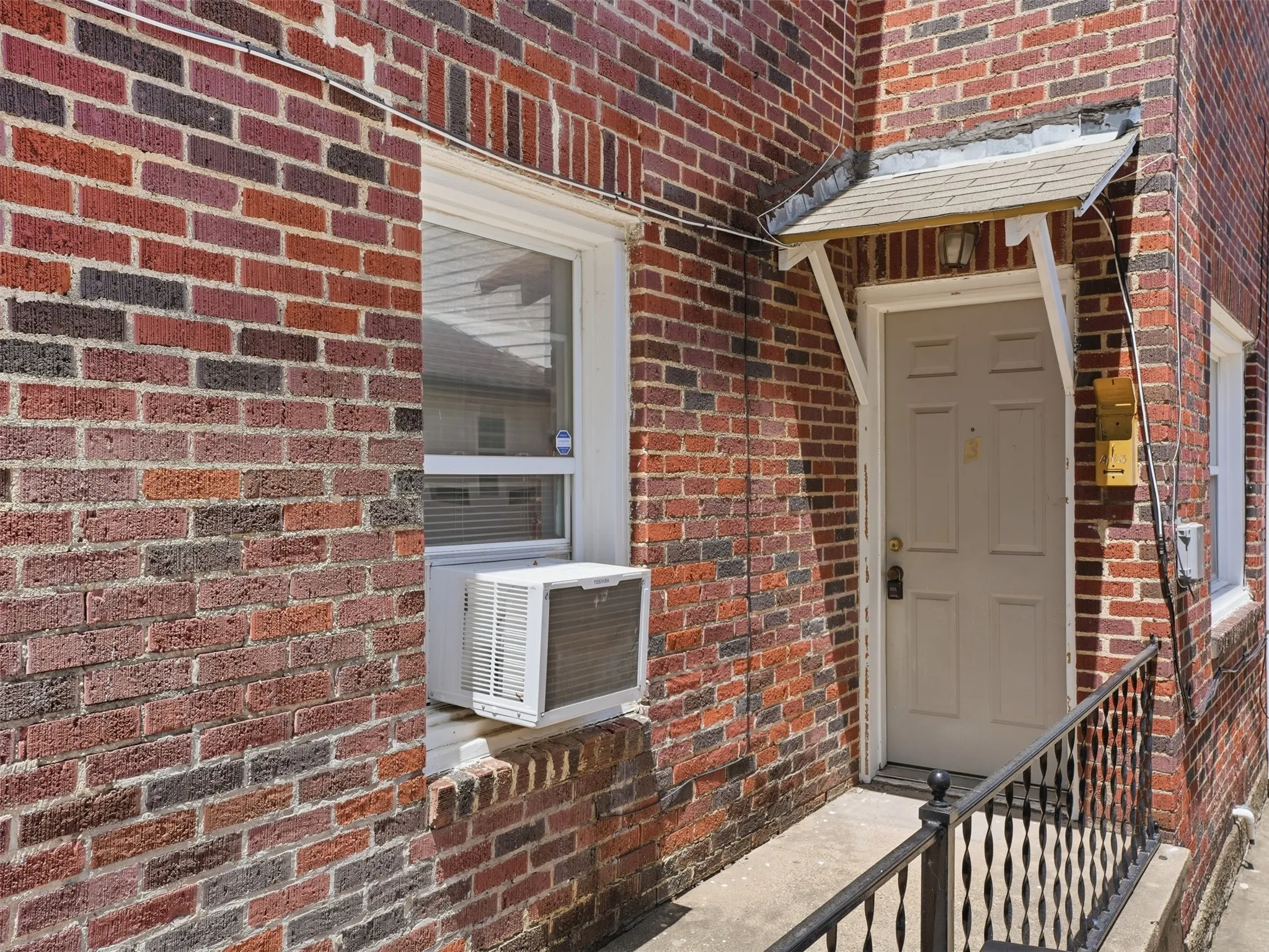 Apartment For Rent in Dallas County , 813 W 8th Street 3, Dallas, Texas 75208, 1 Bedroom, 1 Bathroom, Garage spaces, 800 Sqft, built in 1925, mls#21289716, Real Estate Agent in Dallas, Homes For Rent in Dallas county, Homes For Rent in Dallas, Realtor in Dallas Texas, Real Estate Brokerage Independent Realty Texas, Luminita Cordes Realtor