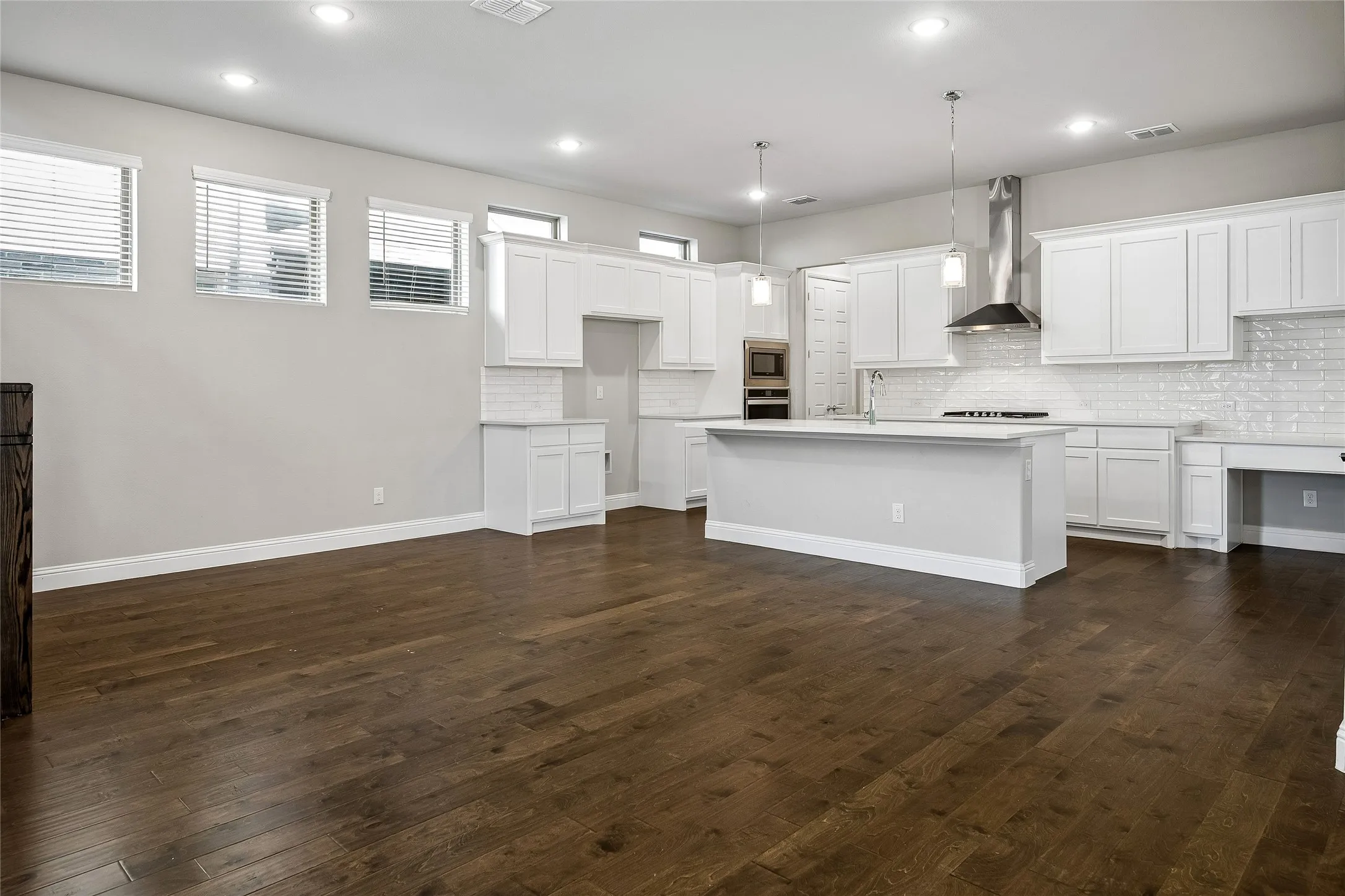 Single Family Residence For Sale in Collin County , 4862 Campbell Cove, Fairview, Texas 75069, 3 Bedroom, 3 Bathroom, 2 Garage spaces, 2,855 Sqft, built in 2021, mls#21283768, Real Estate Agent in Fairview, Homes For Sale in Collin county, Homes For Sale in Fairview, Realtor in Fairview Texas, Real Estate Brokerage Independent Realty Texas, Luminita Cordes Realtor