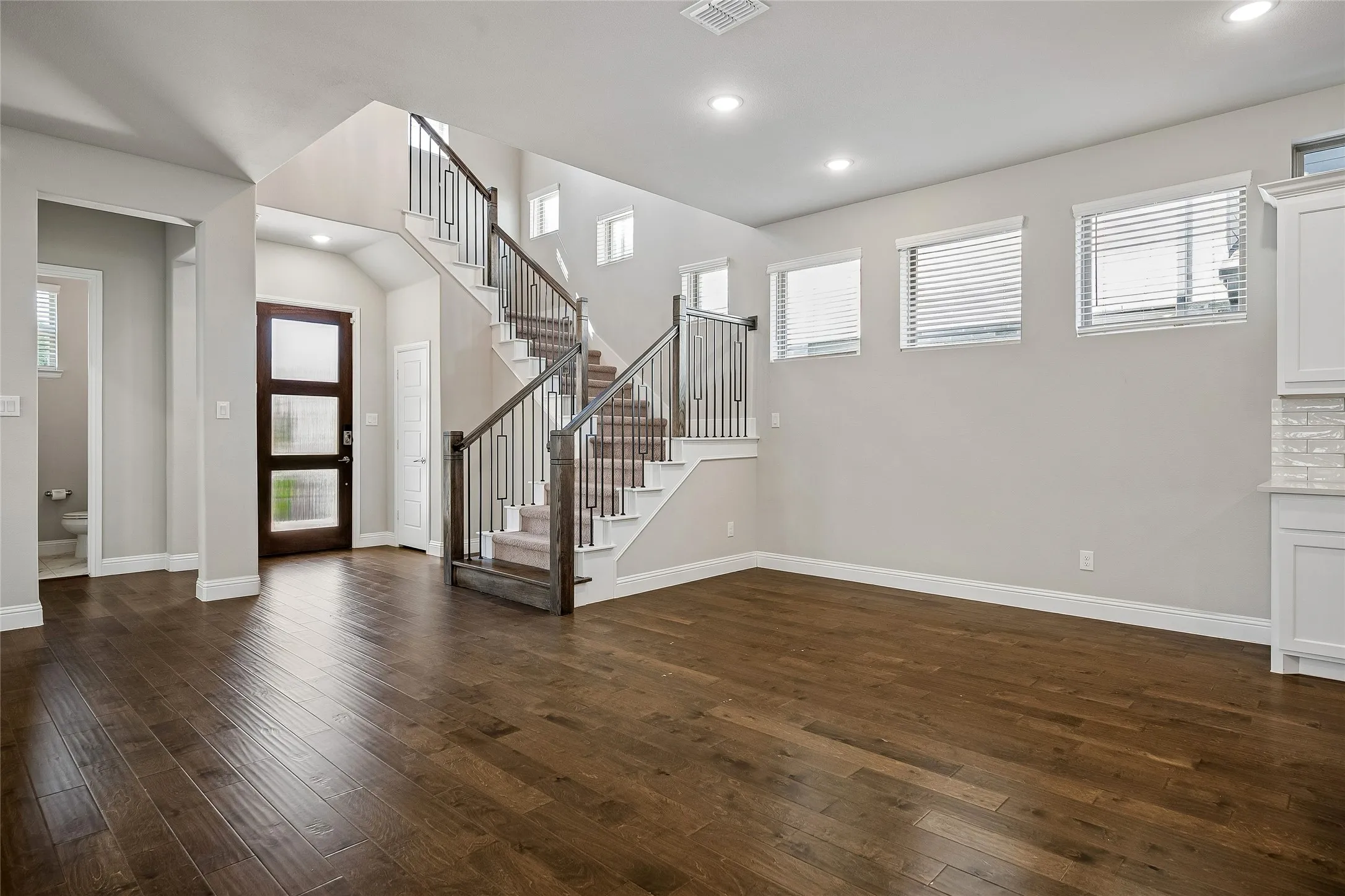 Single Family Residence For Sale in Collin County , 4862 Campbell Cove, Fairview, Texas 75069, 3 Bedroom, 3 Bathroom, 2 Garage spaces, 2,855 Sqft, built in 2021, mls#21283768, Real Estate Agent in Fairview, Homes For Sale in Collin county, Homes For Sale in Fairview, Realtor in Fairview Texas, Real Estate Brokerage Independent Realty Texas, Luminita Cordes Realtor