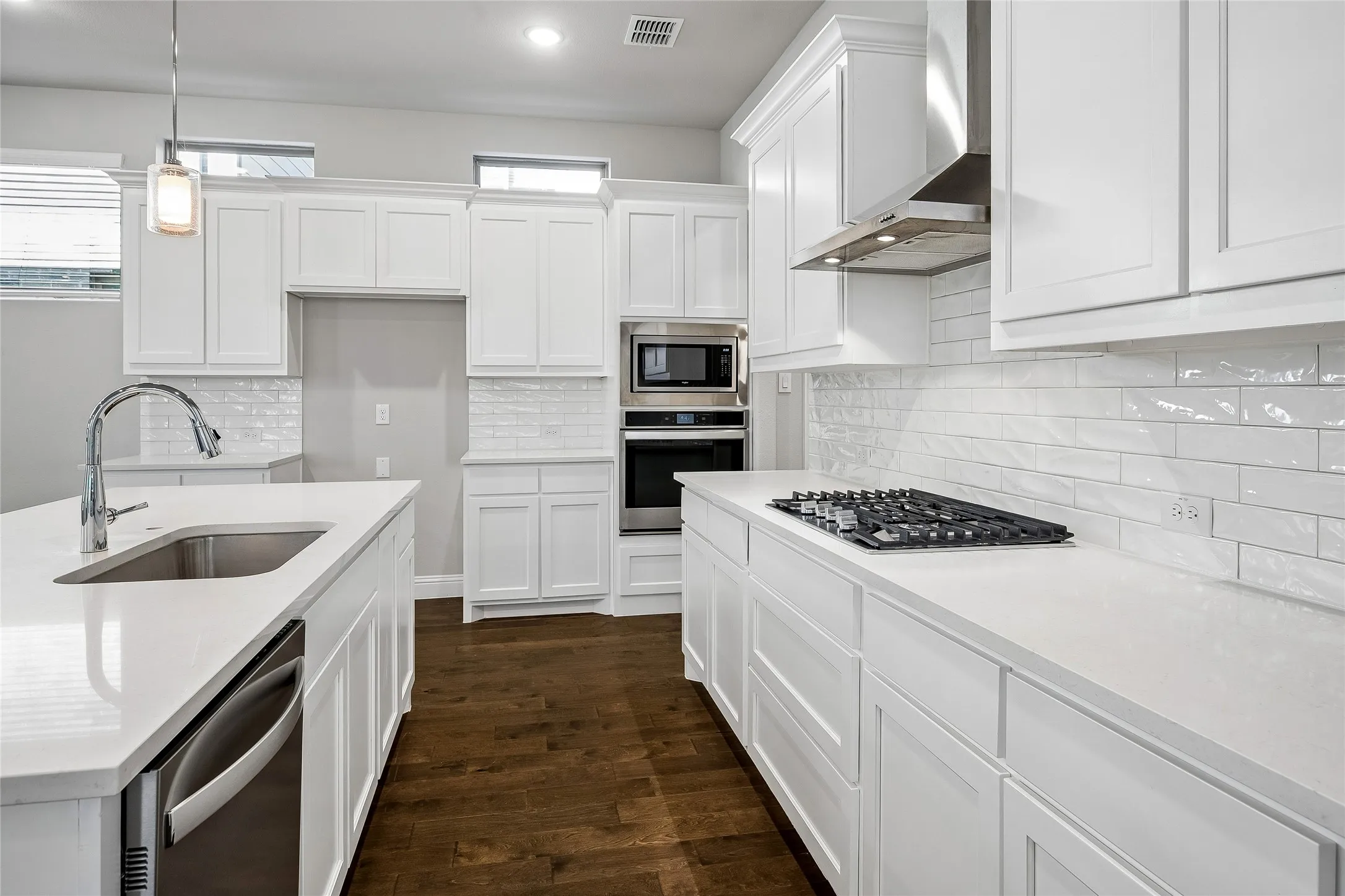 Single Family Residence For Sale in Collin County , 4862 Campbell Cove, Fairview, Texas 75069, 3 Bedroom, 3 Bathroom, 2 Garage spaces, 2,855 Sqft, built in 2021, mls#21283768, Real Estate Agent in Fairview, Homes For Sale in Collin county, Homes For Sale in Fairview, Realtor in Fairview Texas, Real Estate Brokerage Independent Realty Texas, Luminita Cordes Realtor