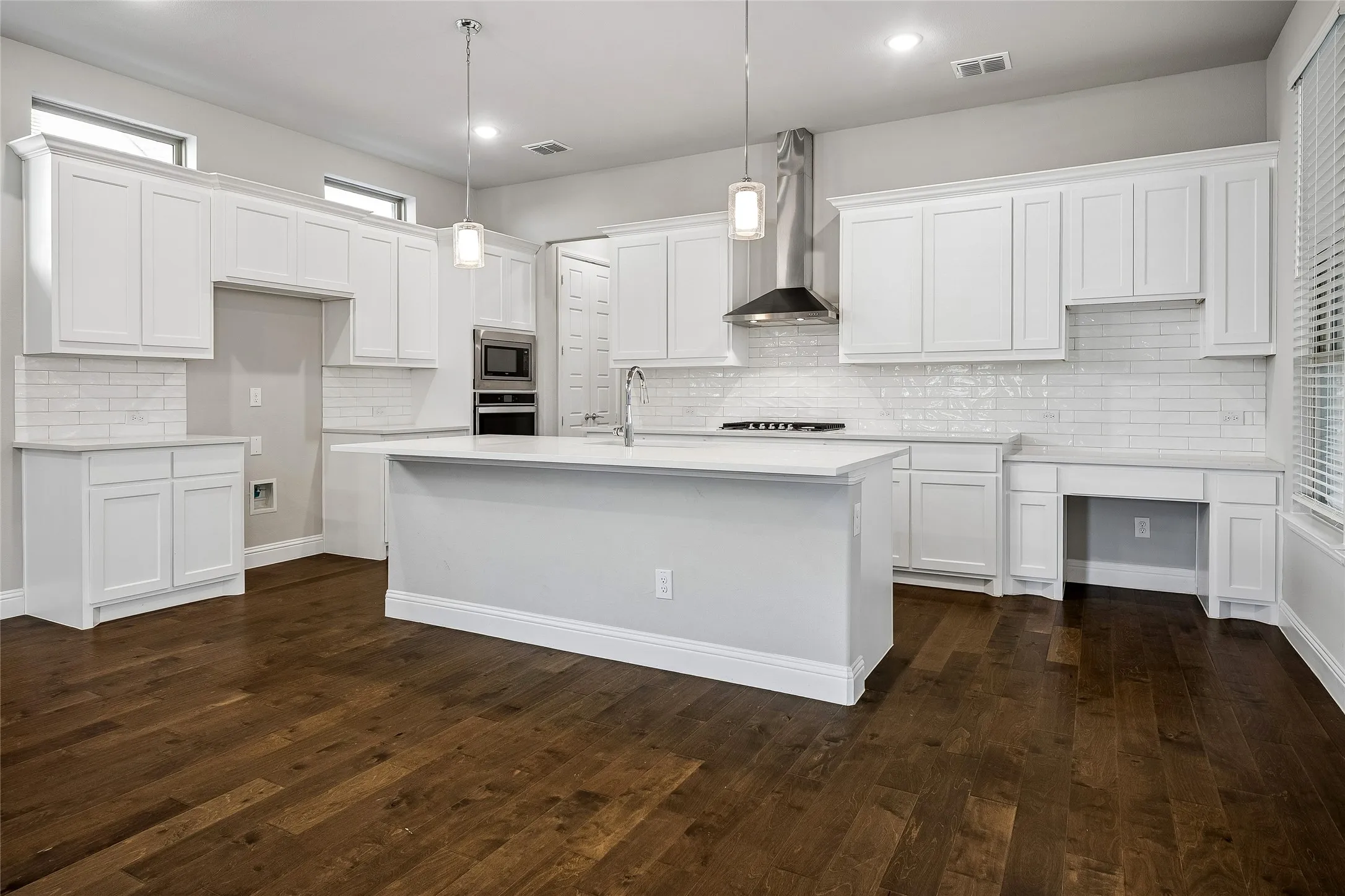 Single Family Residence For Sale in Collin County , 4862 Campbell Cove, Fairview, Texas 75069, 3 Bedroom, 3 Bathroom, 2 Garage spaces, 2,855 Sqft, built in 2021, mls#21283768, Real Estate Agent in Fairview, Homes For Sale in Collin county, Homes For Sale in Fairview, Realtor in Fairview Texas, Real Estate Brokerage Independent Realty Texas, Luminita Cordes Realtor