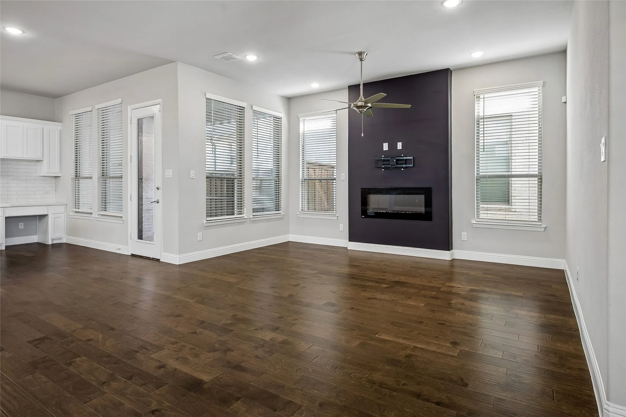 Single Family Residence For Sale in Collin County , 4862 Campbell Cove, Fairview, Texas 75069, 3 Bedroom, 3 Bathroom, 2 Garage spaces, 2,855 Sqft, built in 2021, mls#21283768, Real Estate Agent in Fairview, Homes For Sale in Collin county, Homes For Sale in Fairview, Realtor in Fairview Texas, Real Estate Brokerage Independent Realty Texas, Luminita Cordes Realtor