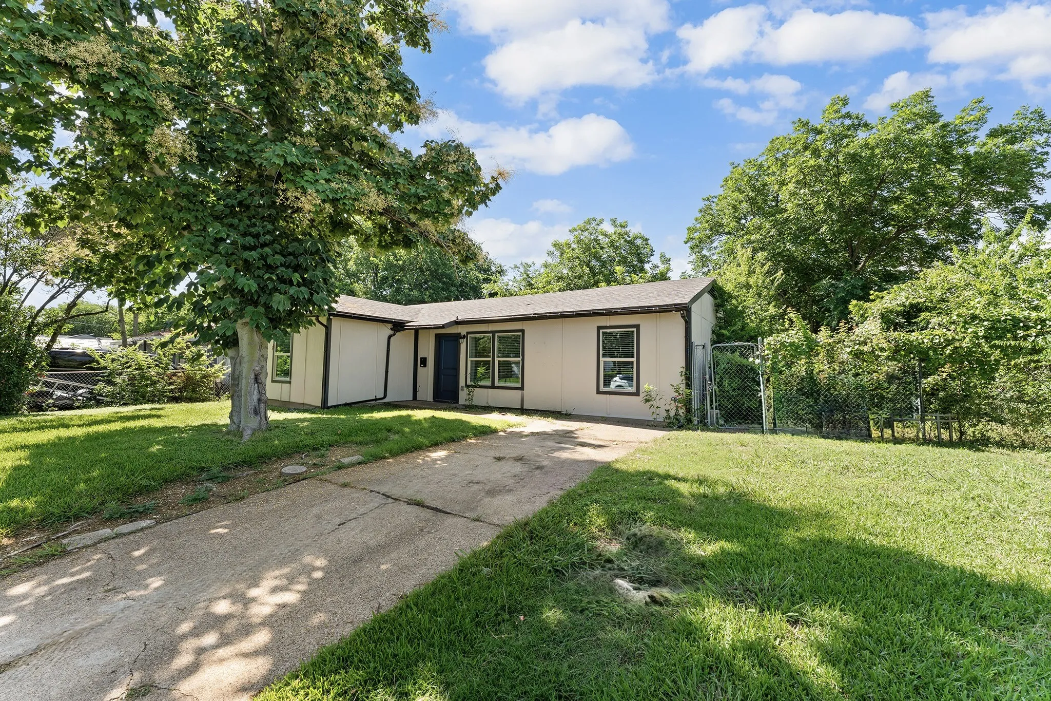 Single Family Residence For Rent in Dallas County , 3806 Castle Hills Drive, Dallas, Texas 75241, 4 Bedroom, 2 Bathroom, Garage spaces, 1,422 Sqft, built in 1958, mls#21289696, Real Estate Agent in Dallas, Homes For Rent in Dallas county, Homes For Rent in Dallas, Realtor in Dallas Texas, Real Estate Brokerage Independent Realty Texas, Luminita Cordes Realtor