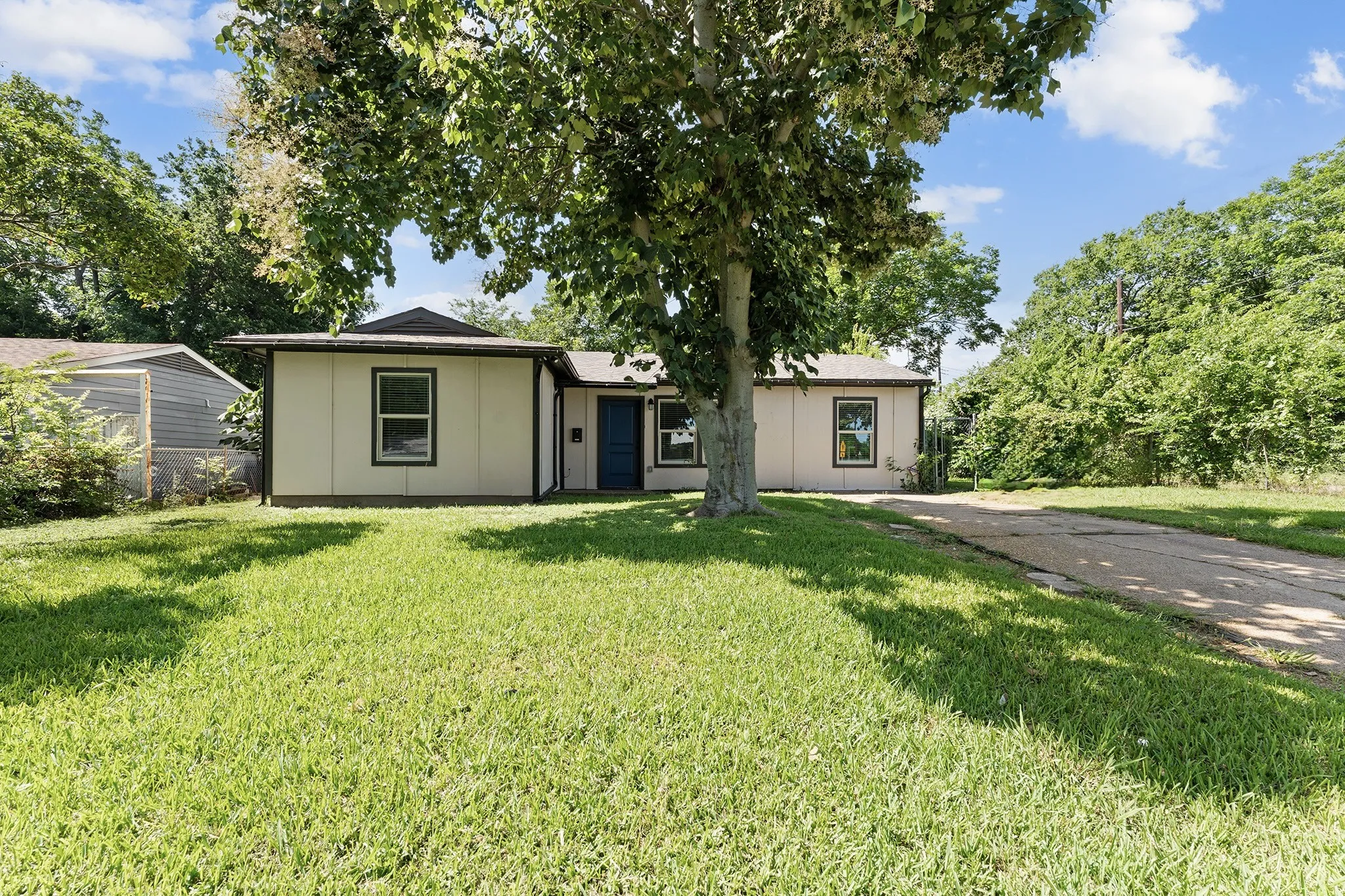 Single Family Residence For Rent in Dallas County , 3806 Castle Hills Drive, Dallas, Texas 75241, 4 Bedroom, 2 Bathroom, Garage spaces, 1,422 Sqft, built in 1958, mls#21289696, Real Estate Agent in Dallas, Homes For Rent in Dallas county, Homes For Rent in Dallas, Realtor in Dallas Texas, Real Estate Brokerage Independent Realty Texas, Luminita Cordes Realtor