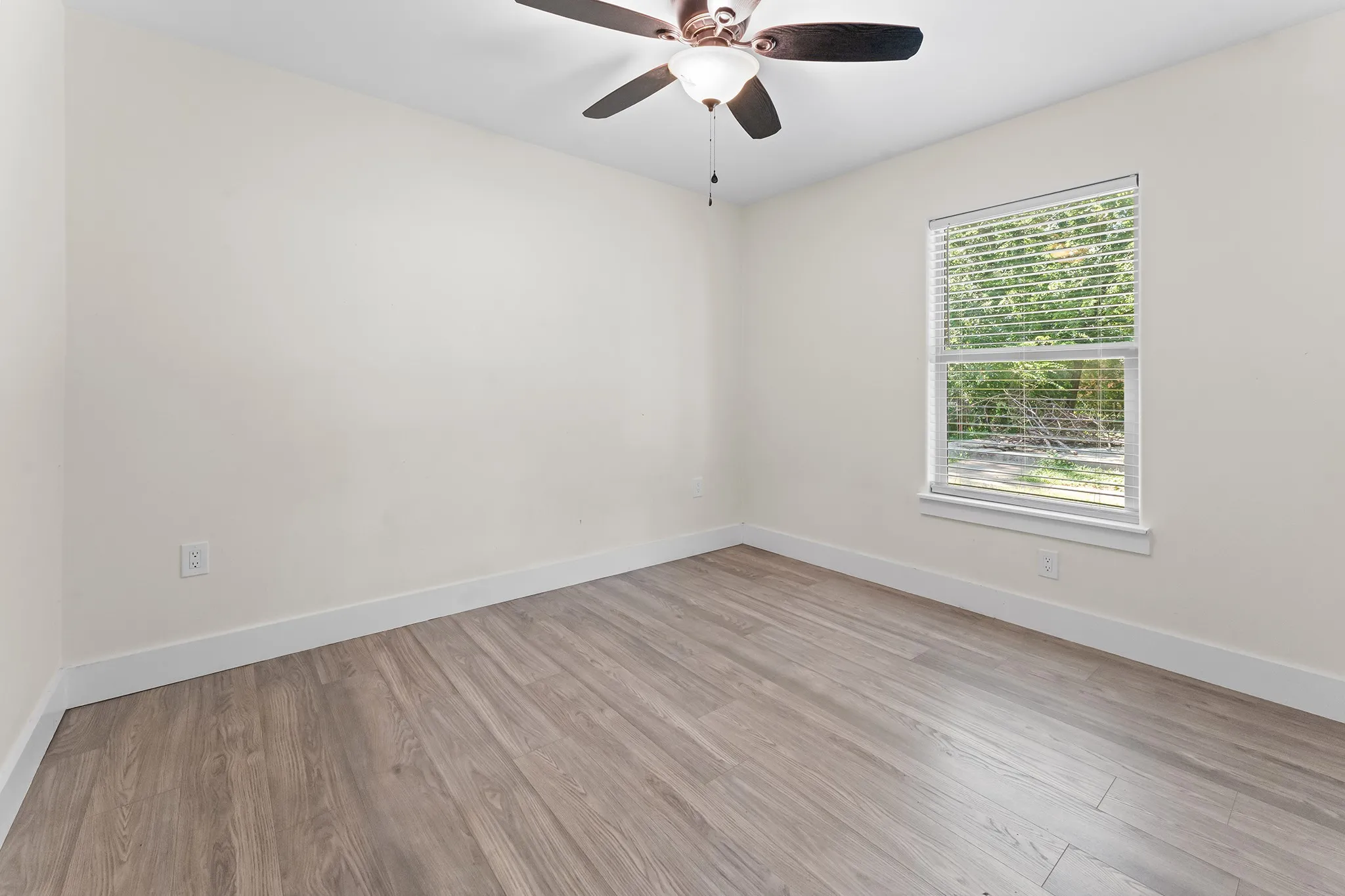 Single Family Residence For Rent in Dallas County , 3806 Castle Hills Drive, Dallas, Texas 75241, 4 Bedroom, 2 Bathroom, Garage spaces, 1,422 Sqft, built in 1958, mls#21289696, Real Estate Agent in Dallas, Homes For Rent in Dallas county, Homes For Rent in Dallas, Realtor in Dallas Texas, Real Estate Brokerage Independent Realty Texas, Luminita Cordes Realtor