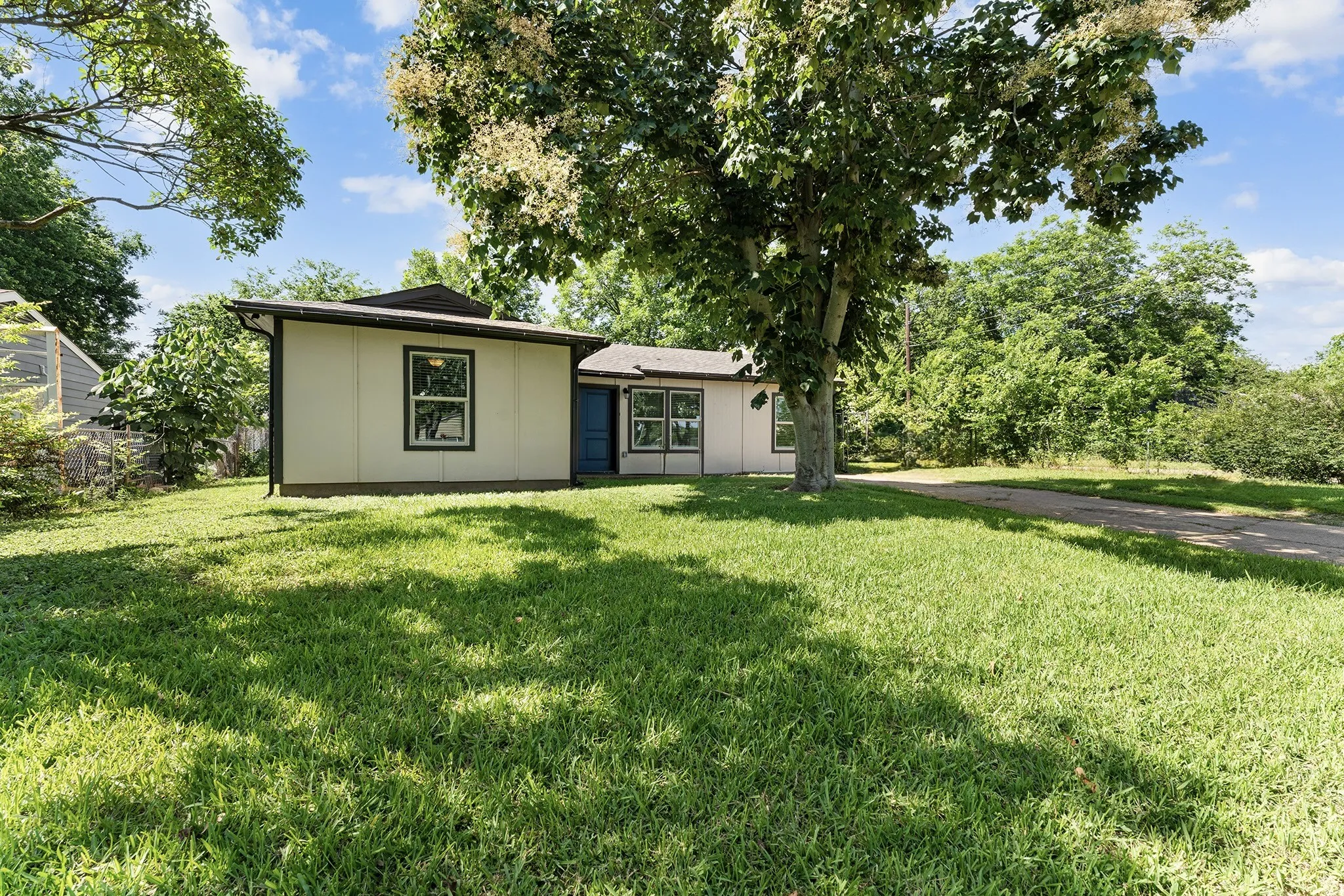 Single Family Residence For Rent in Dallas County , 3806 Castle Hills Drive, Dallas, Texas 75241, 4 Bedroom, 2 Bathroom, Garage spaces, 1,422 Sqft, built in 1958, mls#21289696, Real Estate Agent in Dallas, Homes For Rent in Dallas county, Homes For Rent in Dallas, Realtor in Dallas Texas, Real Estate Brokerage Independent Realty Texas, Luminita Cordes Realtor
