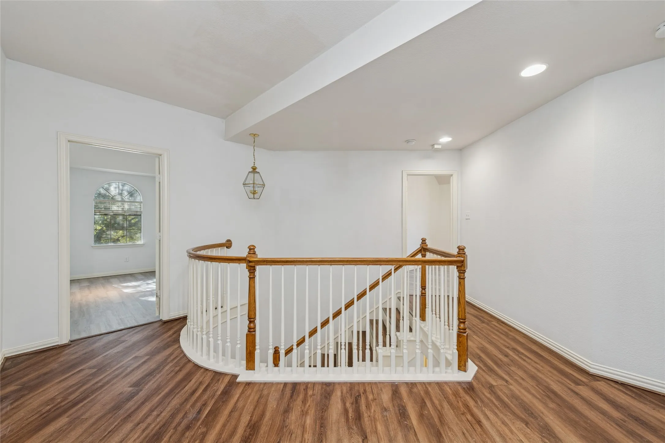 Single Family Residence For Sale in Dallas County , 4921 Kingfisher Lane, Mesquite, Texas 75181, 5 Bedroom, 4 Bathroom, 2 Garage spaces, 3,140 Sqft, built in 2002, mls#21289712, Real Estate Agent in Mesquite, Homes For Sale in Dallas county, Homes For Sale in Mesquite, Realtor in Mesquite Texas, Real Estate Brokerage Independent Realty Texas, Luminita Cordes Realtor
