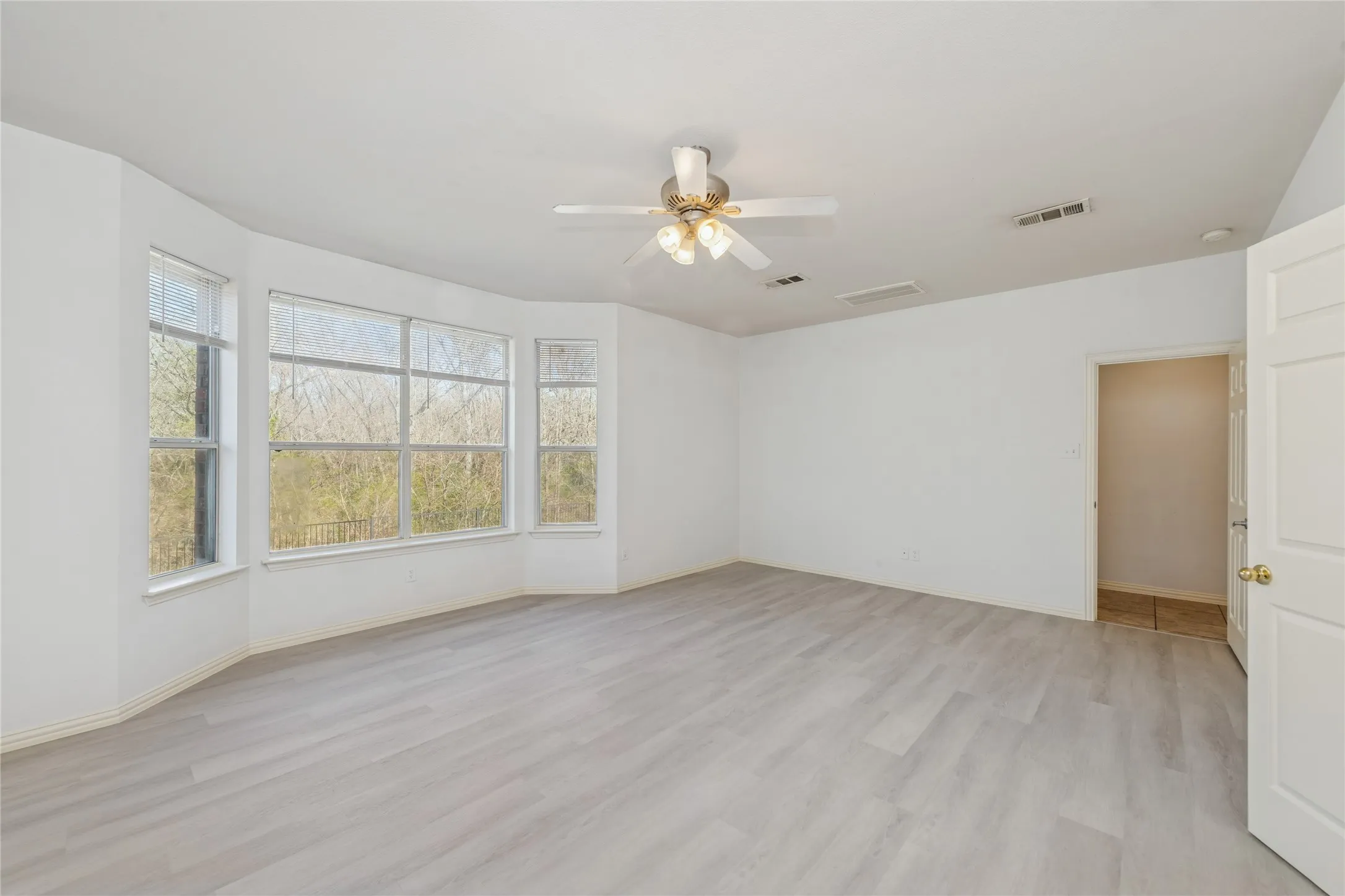 Single Family Residence For Sale in Dallas County , 4921 Kingfisher Lane, Mesquite, Texas 75181, 5 Bedroom, 4 Bathroom, 2 Garage spaces, 3,140 Sqft, built in 2002, mls#21289712, Real Estate Agent in Mesquite, Homes For Sale in Dallas county, Homes For Sale in Mesquite, Realtor in Mesquite Texas, Real Estate Brokerage Independent Realty Texas, Luminita Cordes Realtor