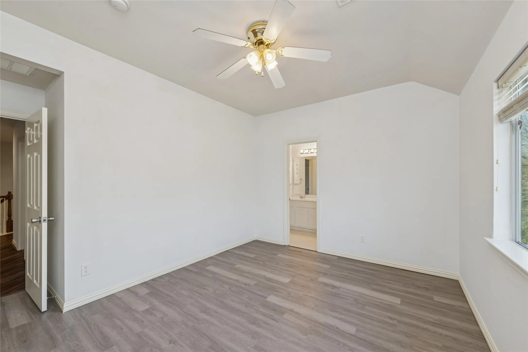 Single Family Residence For Sale in Dallas County , 4921 Kingfisher Lane, Mesquite, Texas 75181, 5 Bedroom, 4 Bathroom, 2 Garage spaces, 3,140 Sqft, built in 2002, mls#21289712, Real Estate Agent in Mesquite, Homes For Sale in Dallas county, Homes For Sale in Mesquite, Realtor in Mesquite Texas, Real Estate Brokerage Independent Realty Texas, Luminita Cordes Realtor