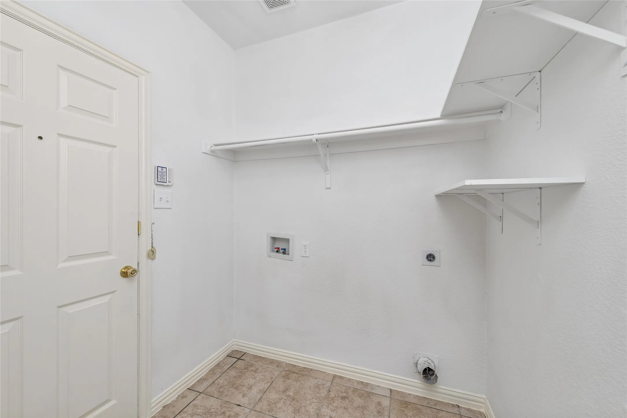 Single Family Residence For Sale in Dallas County , 4921 Kingfisher Lane, Mesquite, Texas 75181, 5 Bedroom, 4 Bathroom, 2 Garage spaces, 3,140 Sqft, built in 2002, mls#21289712, Real Estate Agent in Mesquite, Homes For Sale in Dallas county, Homes For Sale in Mesquite, Realtor in Mesquite Texas, Real Estate Brokerage Independent Realty Texas, Luminita Cordes Realtor