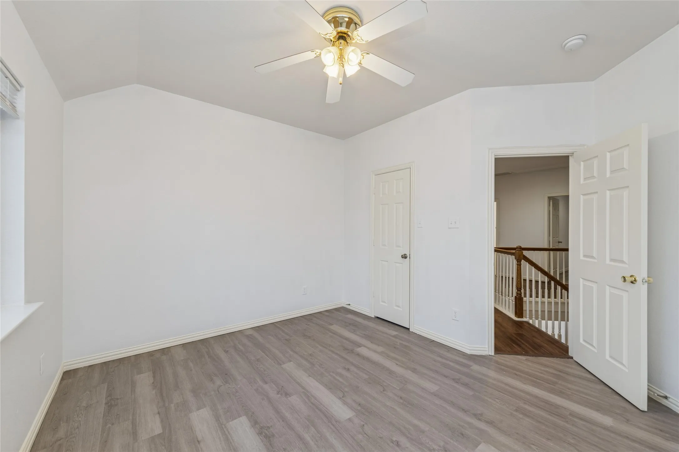 Single Family Residence For Sale in Dallas County , 4921 Kingfisher Lane, Mesquite, Texas 75181, 5 Bedroom, 4 Bathroom, 2 Garage spaces, 3,140 Sqft, built in 2002, mls#21289712, Real Estate Agent in Mesquite, Homes For Sale in Dallas county, Homes For Sale in Mesquite, Realtor in Mesquite Texas, Real Estate Brokerage Independent Realty Texas, Luminita Cordes Realtor