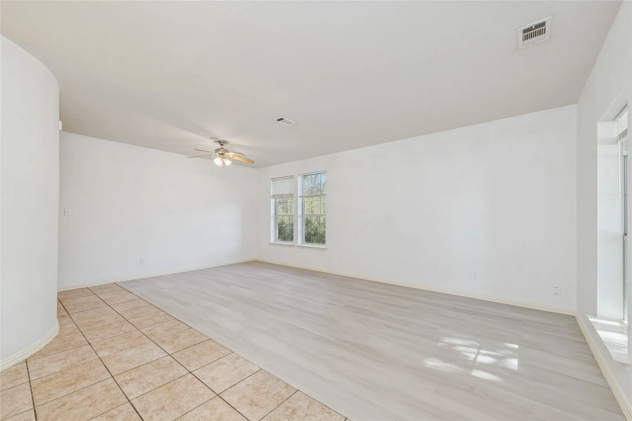 Single Family Residence For Sale in Dallas County , 4921 Kingfisher Lane, Mesquite, Texas 75181, 5 Bedroom, 4 Bathroom, 2 Garage spaces, 3,140 Sqft, built in 2002, mls#21289712, Real Estate Agent in Mesquite, Homes For Sale in Dallas county, Homes For Sale in Mesquite, Realtor in Mesquite Texas, Real Estate Brokerage Independent Realty Texas, Luminita Cordes Realtor
