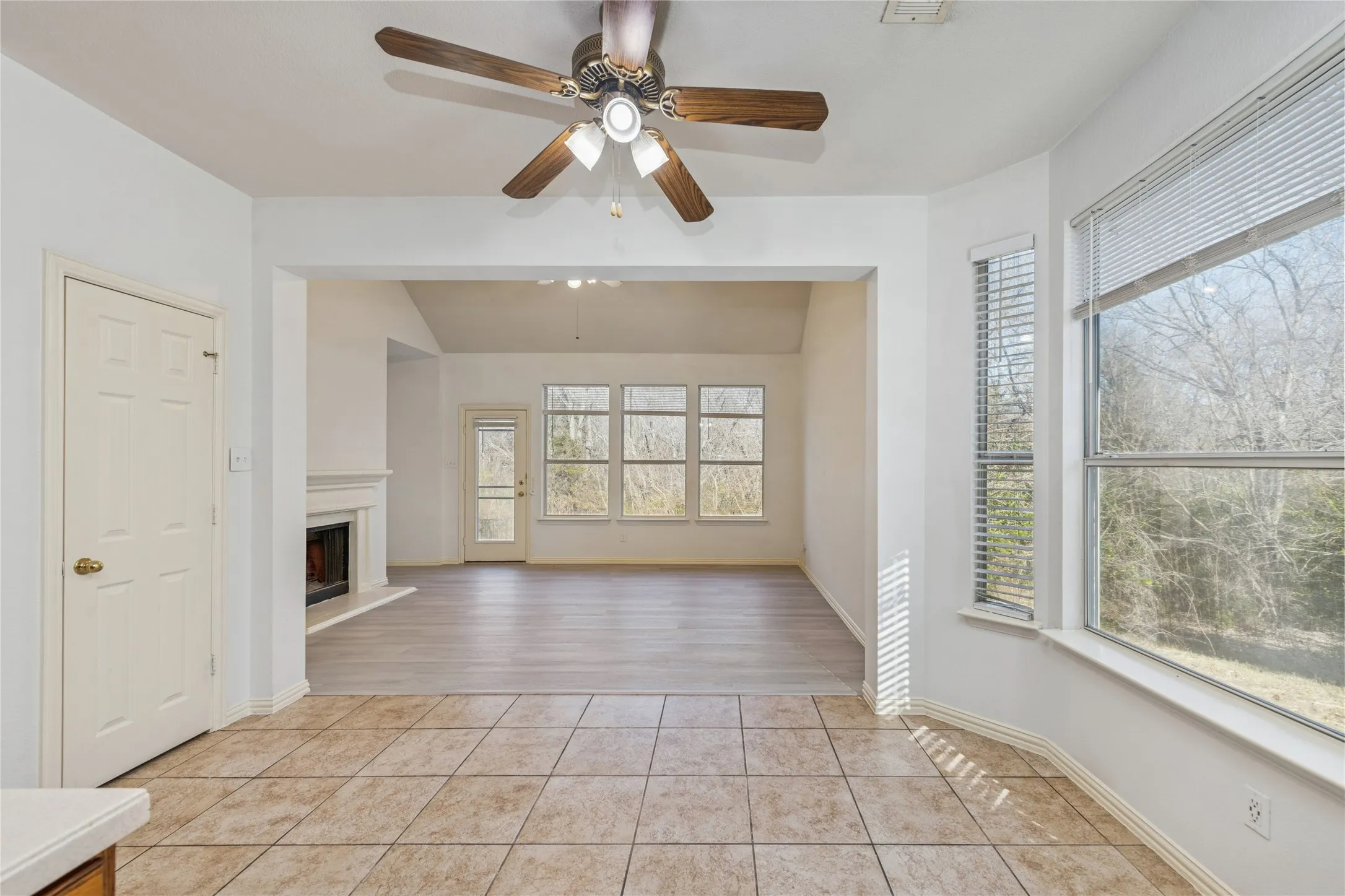 Single Family Residence For Sale in Dallas County , 4921 Kingfisher Lane, Mesquite, Texas 75181, 5 Bedroom, 4 Bathroom, 2 Garage spaces, 3,140 Sqft, built in 2002, mls#21289712, Real Estate Agent in Mesquite, Homes For Sale in Dallas county, Homes For Sale in Mesquite, Realtor in Mesquite Texas, Real Estate Brokerage Independent Realty Texas, Luminita Cordes Realtor