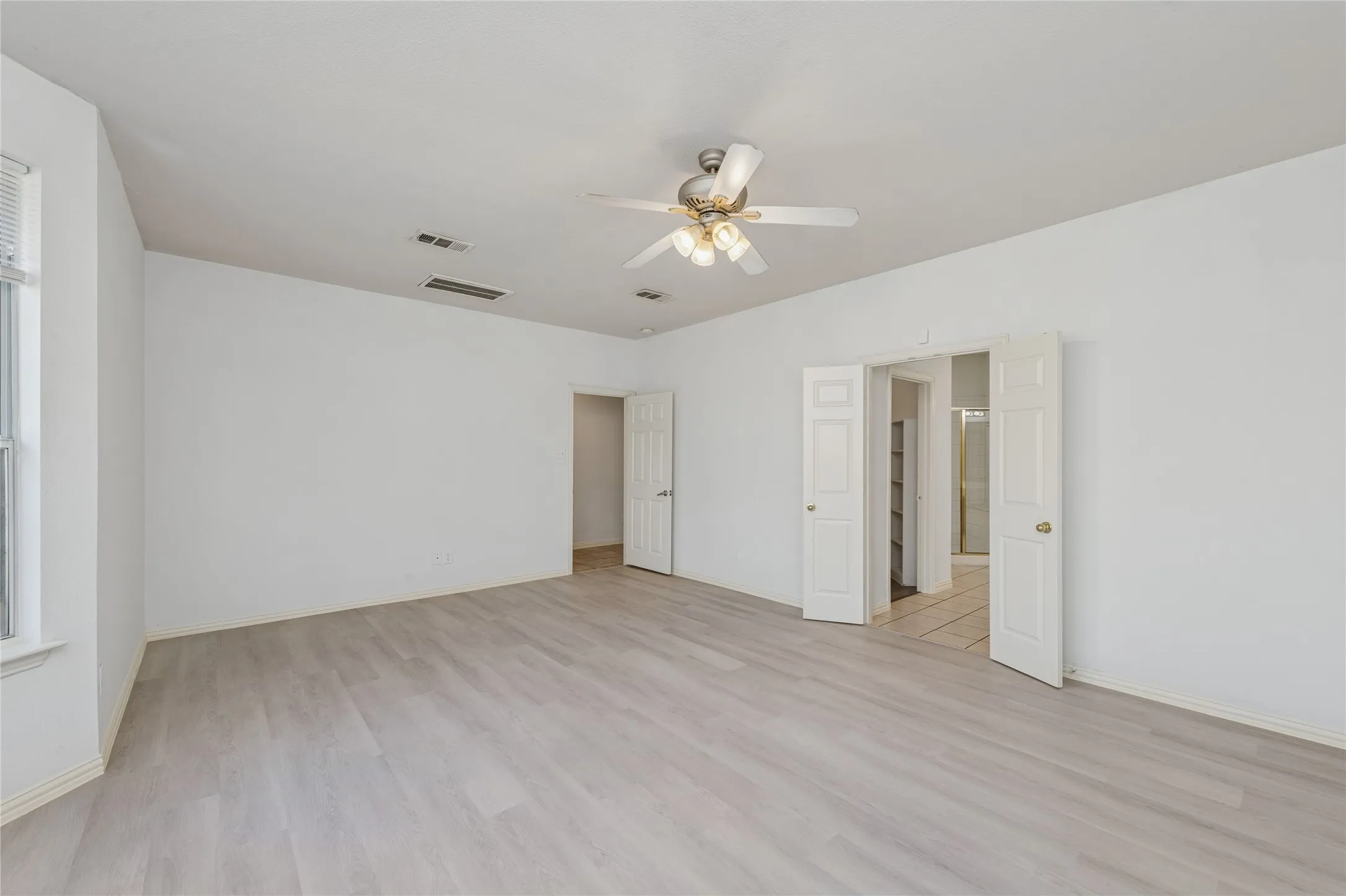 Single Family Residence For Sale in Dallas County , 4921 Kingfisher Lane, Mesquite, Texas 75181, 5 Bedroom, 4 Bathroom, 2 Garage spaces, 3,140 Sqft, built in 2002, mls#21289712, Real Estate Agent in Mesquite, Homes For Sale in Dallas county, Homes For Sale in Mesquite, Realtor in Mesquite Texas, Real Estate Brokerage Independent Realty Texas, Luminita Cordes Realtor