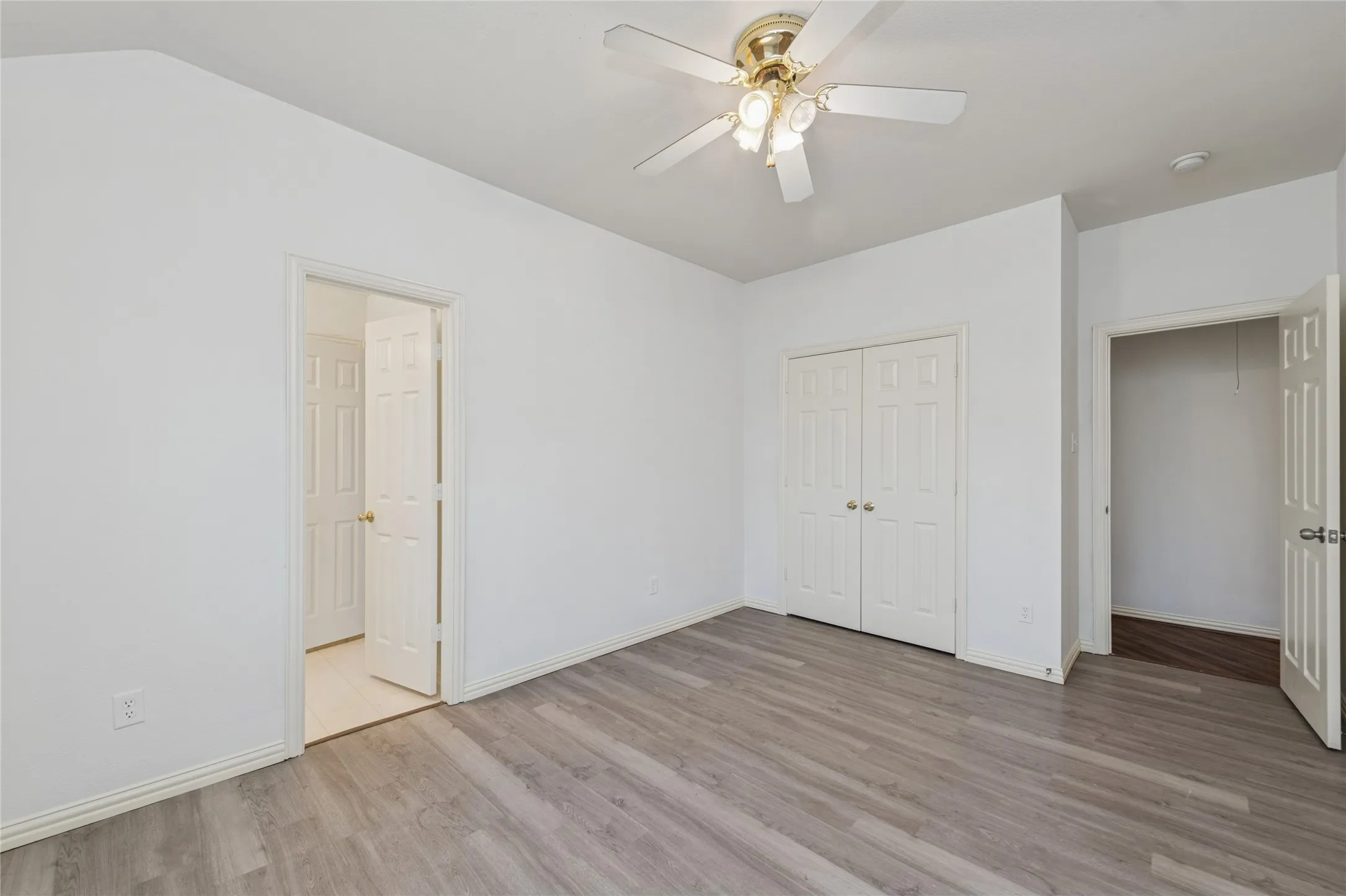 Single Family Residence For Sale in Dallas County , 4921 Kingfisher Lane, Mesquite, Texas 75181, 5 Bedroom, 4 Bathroom, 2 Garage spaces, 3,140 Sqft, built in 2002, mls#21289712, Real Estate Agent in Mesquite, Homes For Sale in Dallas county, Homes For Sale in Mesquite, Realtor in Mesquite Texas, Real Estate Brokerage Independent Realty Texas, Luminita Cordes Realtor