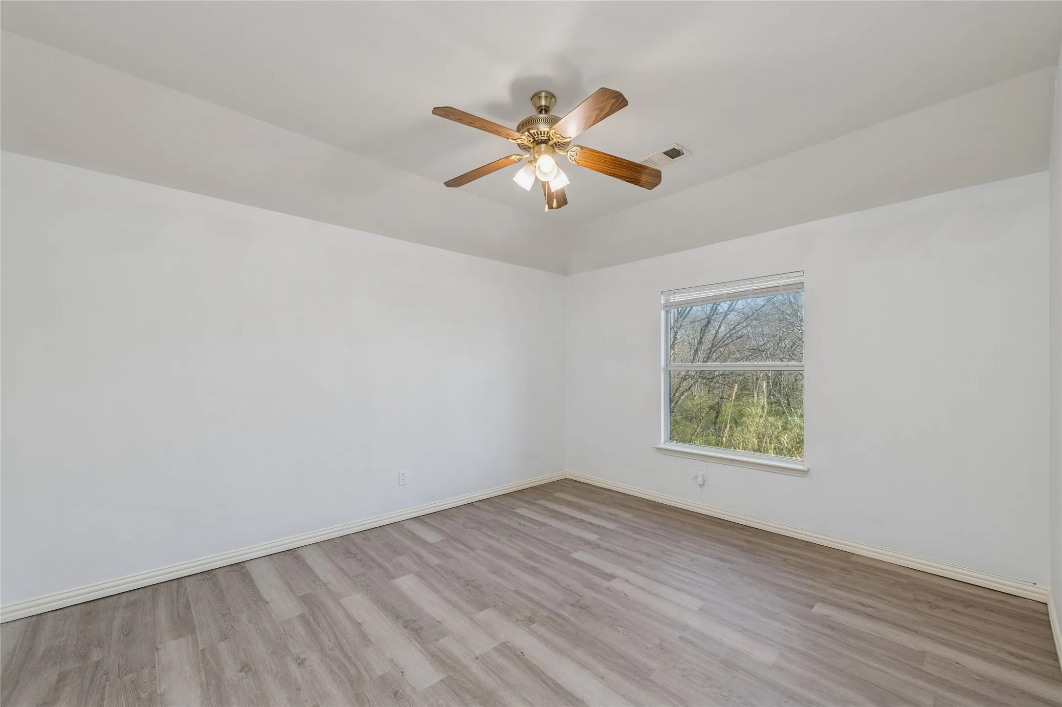 Single Family Residence For Sale in Dallas County , 4921 Kingfisher Lane, Mesquite, Texas 75181, 5 Bedroom, 4 Bathroom, 2 Garage spaces, 3,140 Sqft, built in 2002, mls#21289712, Real Estate Agent in Mesquite, Homes For Sale in Dallas county, Homes For Sale in Mesquite, Realtor in Mesquite Texas, Real Estate Brokerage Independent Realty Texas, Luminita Cordes Realtor