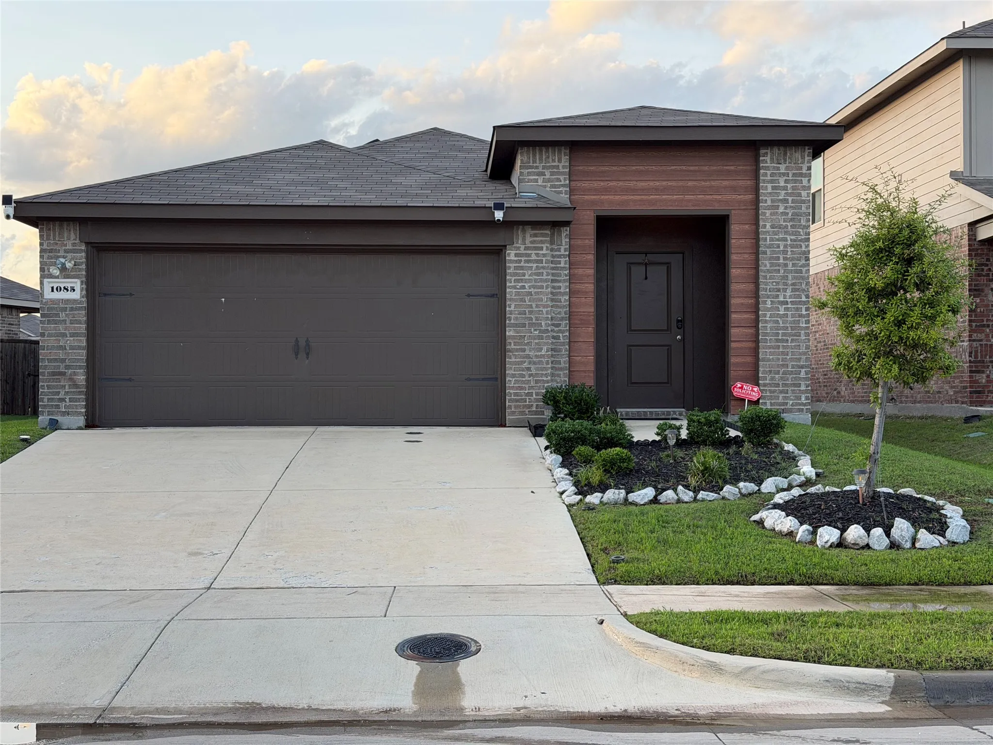 Single Family Residence For Sale in Kaufman County , 1085 Old Oaks Drive, Forney, Texas 75126, 3 Bedroom, 2 Bathroom, 2 Garage spaces, 1,492 Sqft, built in 2022, mls#21288260, Real Estate Agent in Forney, Homes For Sale in Kaufman county, Homes For Sale in Forney, Realtor in Forney Texas, Real Estate Brokerage Independent Realty Texas, Luminita Cordes Realtor